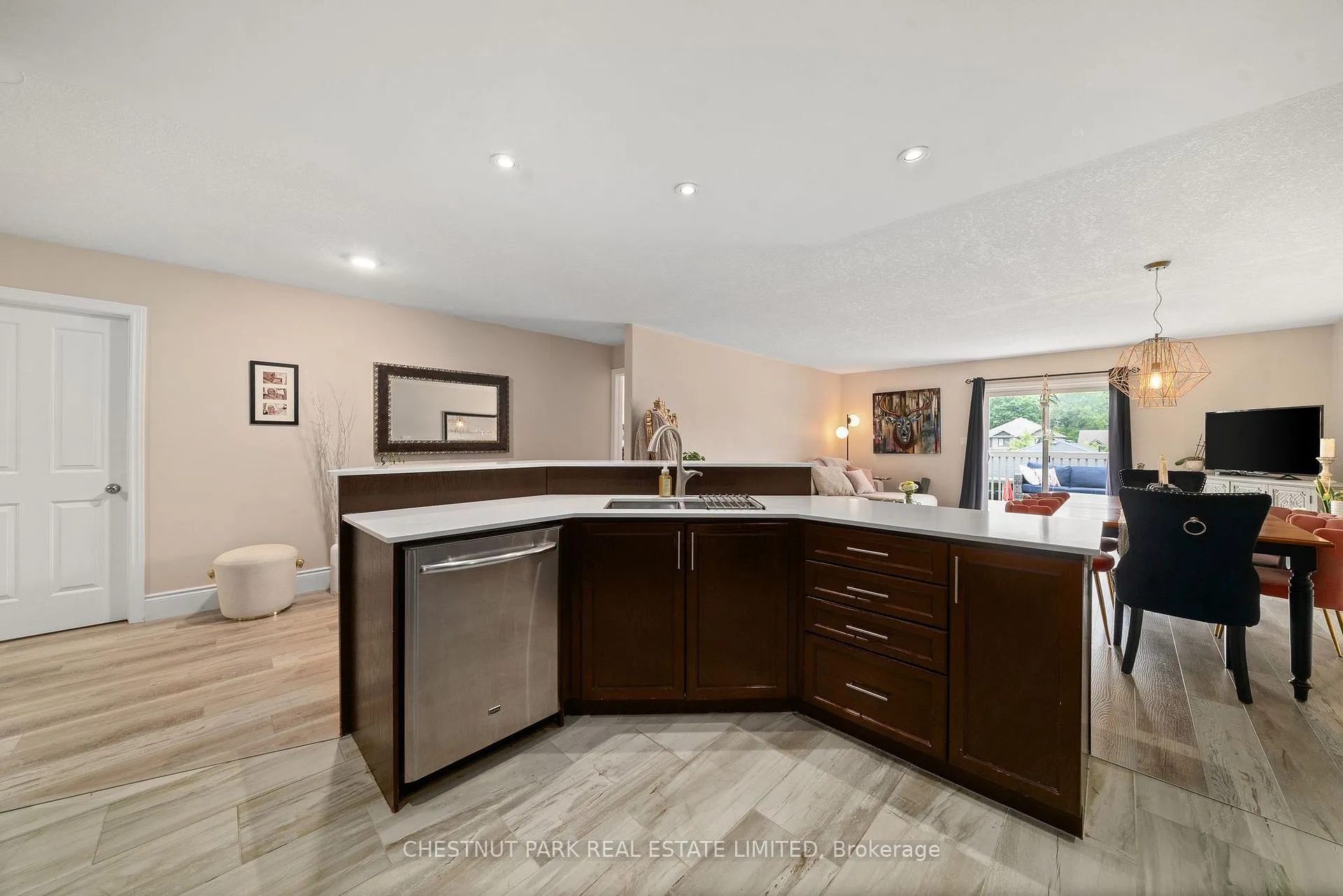 Photo 10 of 140 Islandview Drive, Loyalist, Amherstview — HOMEH