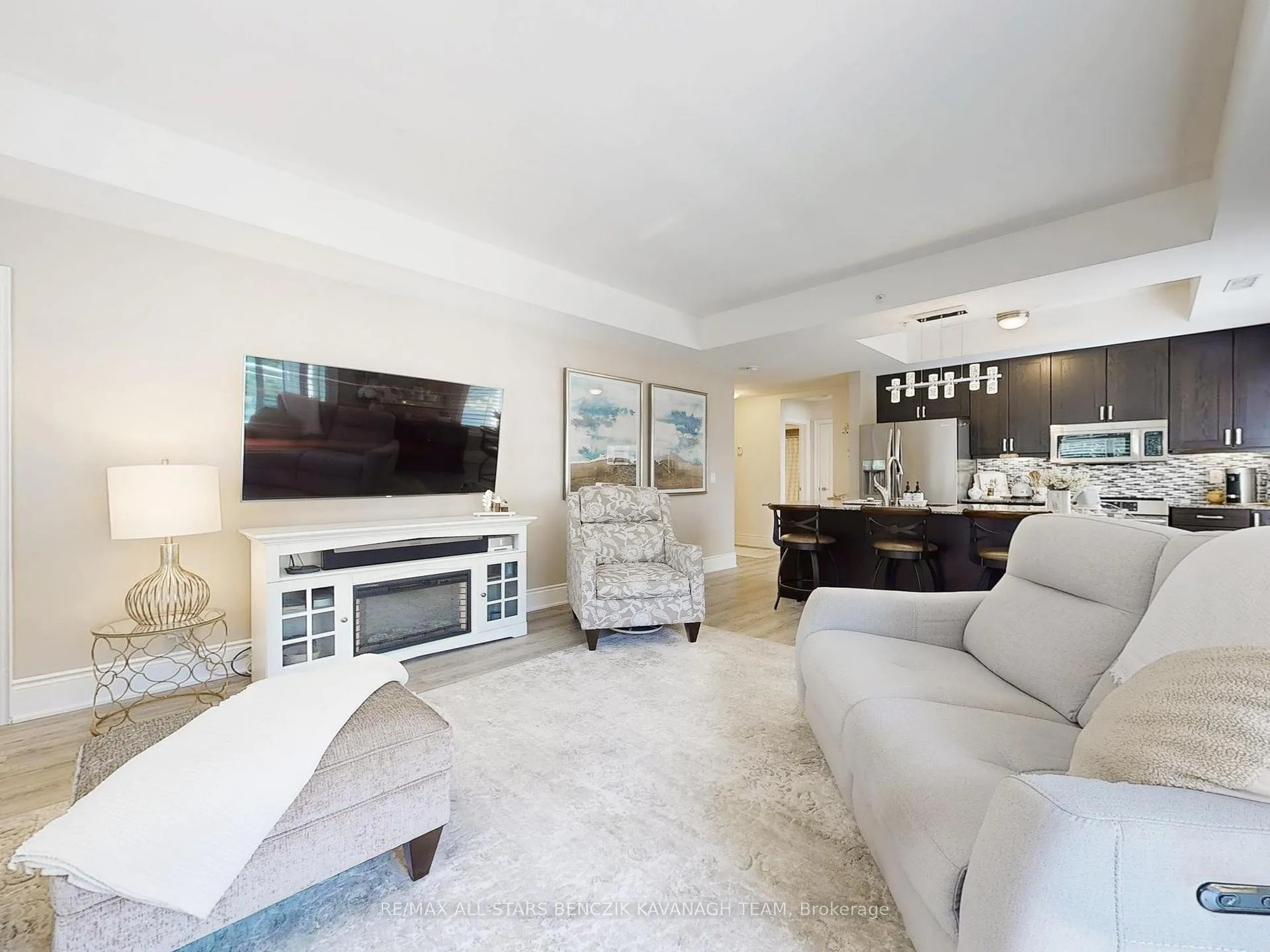 Photo 2 of Unit 206, 680 Gordon Street, Whitby, Port Whitby — HOMEH