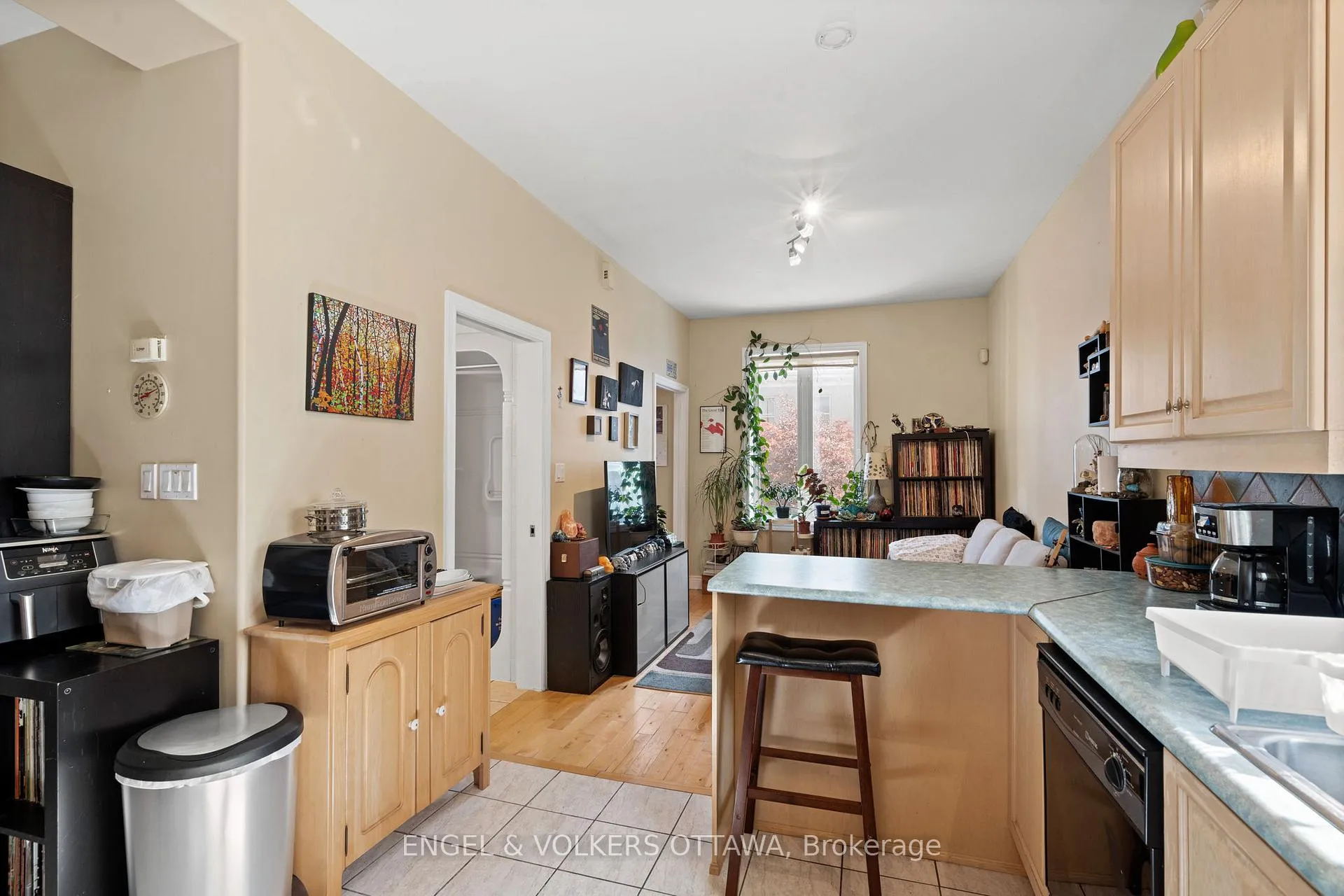 Photo 4 of Unit A & B, 116 Cambridge Street, Ottawa, West Centre Town — HOMEH