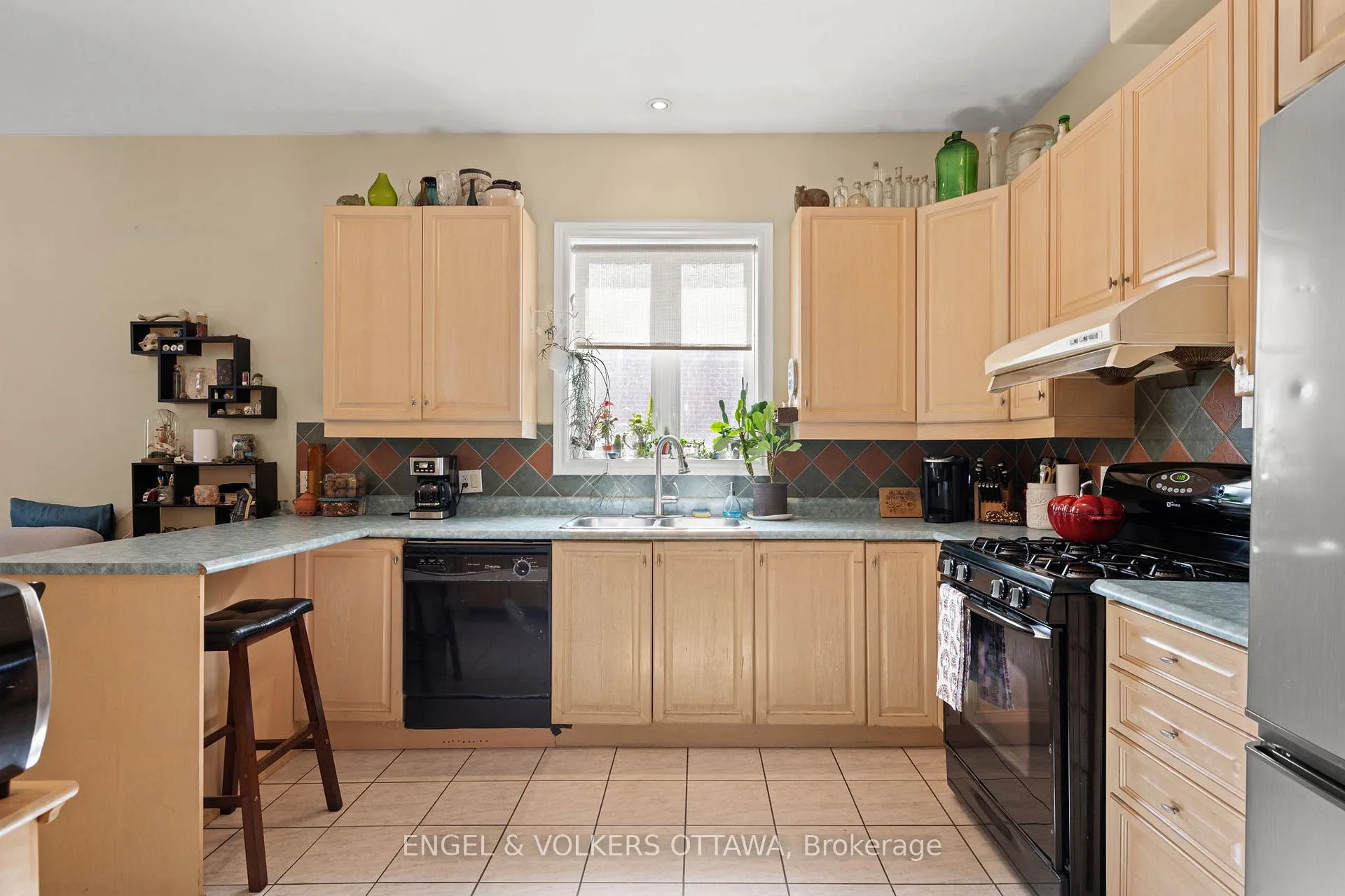 Photo 5 of Unit A & B, 116 Cambridge Street, Ottawa, West Centre Town — HOMEH