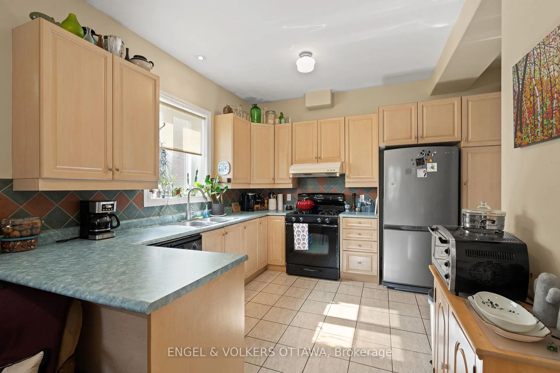 Photo 6 of Unit A & B, 116 Cambridge Street, Ottawa, West Centre Town — HOMEH