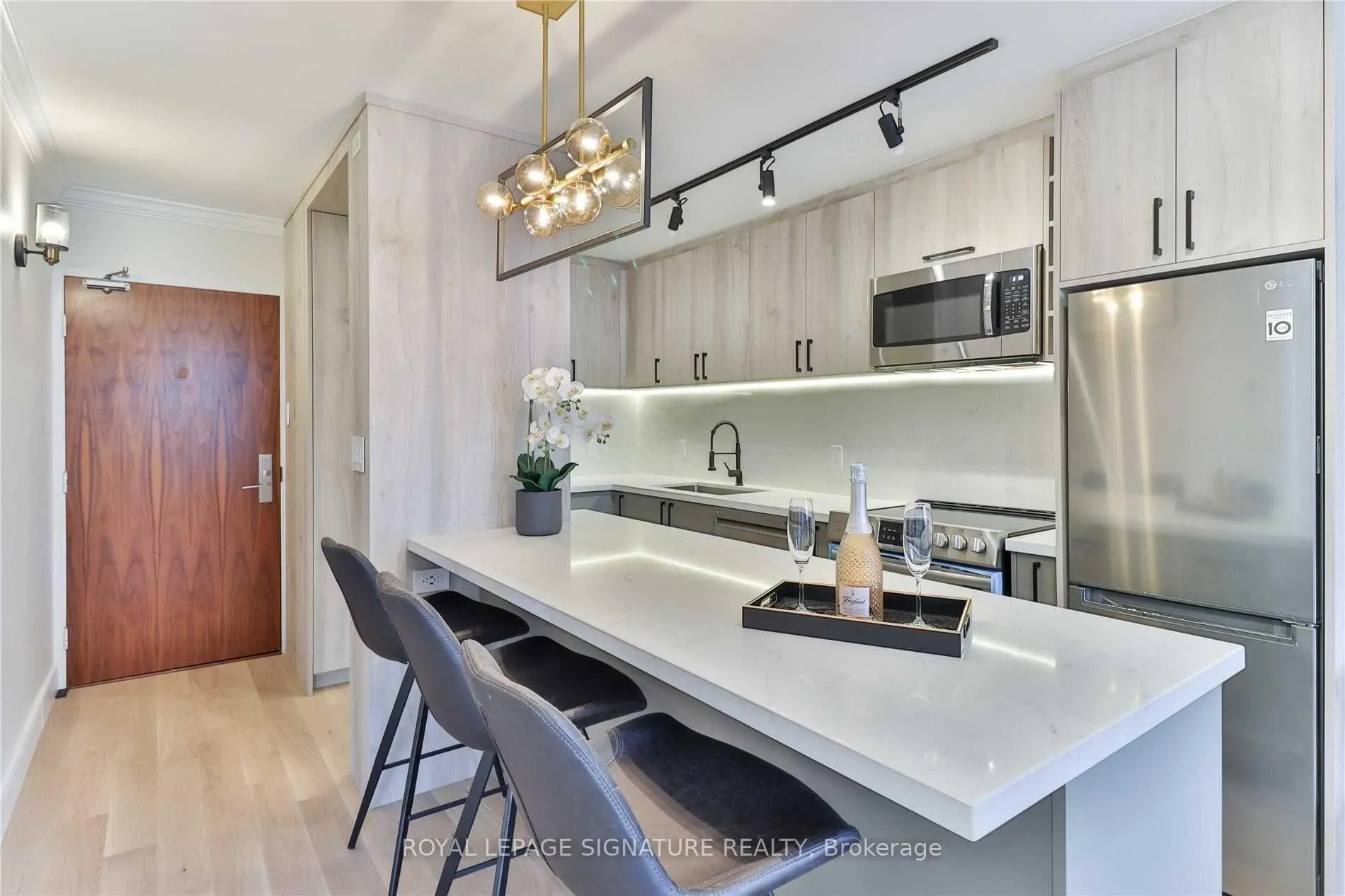 Front of Unit 1504, 914 Yonge Street