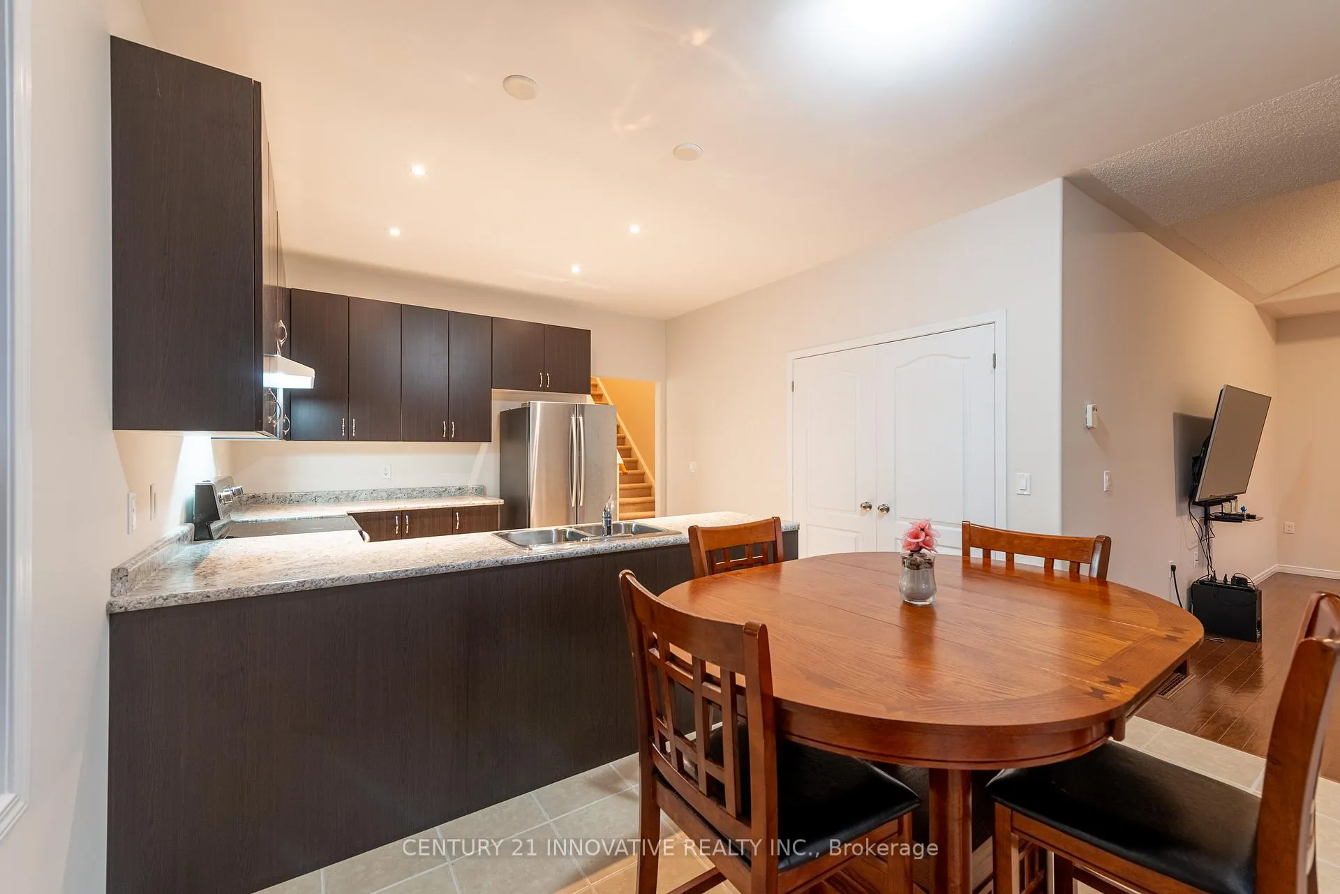 Photo 8 of 941 Avery Avenue, Peterborough, Monaghan Ward 2 — HOMEH