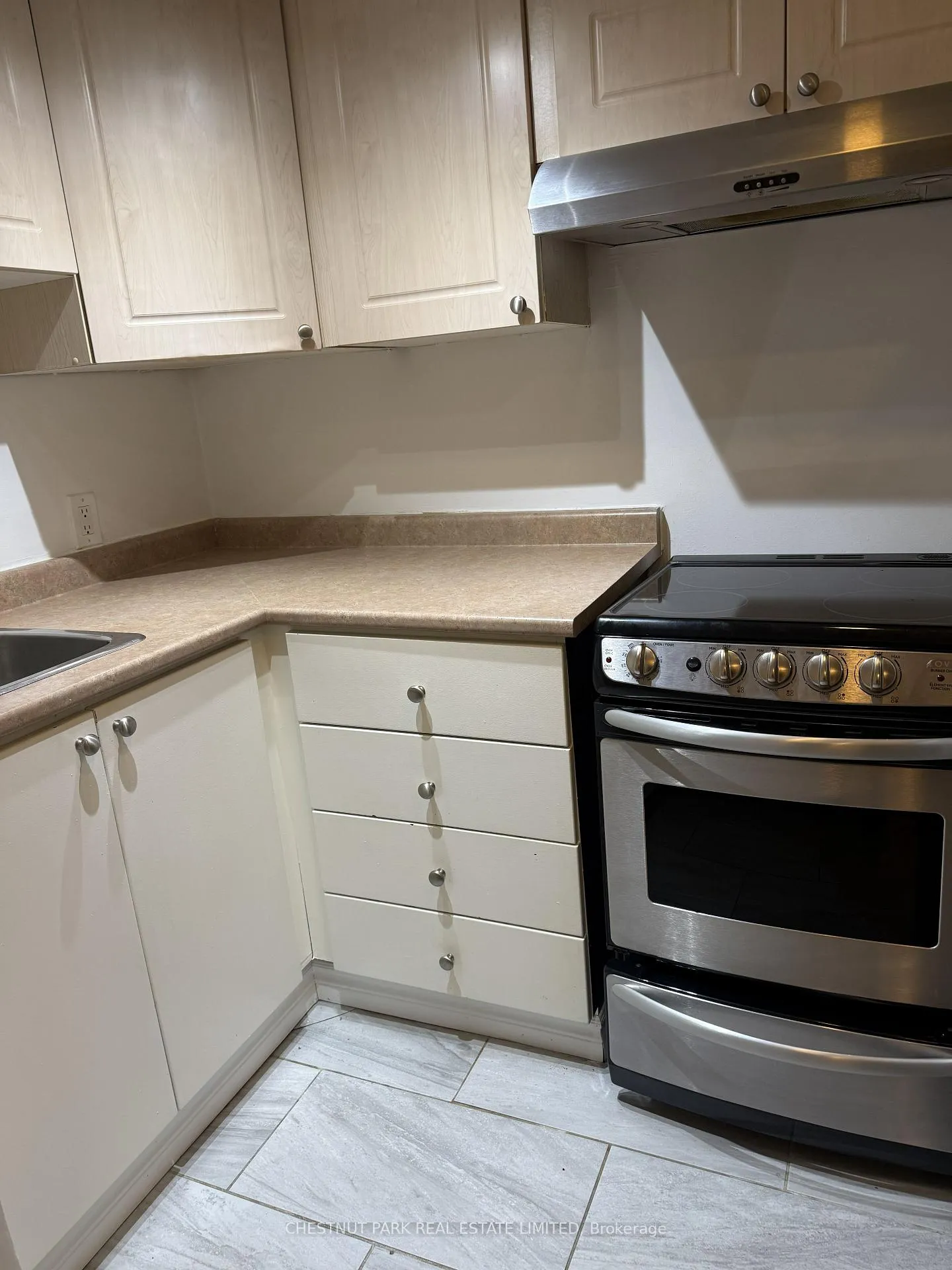 Photo 5 of Unit 3, 43 Elm Avenue, Toronto, Rosedale-Moore Park — HOMEH