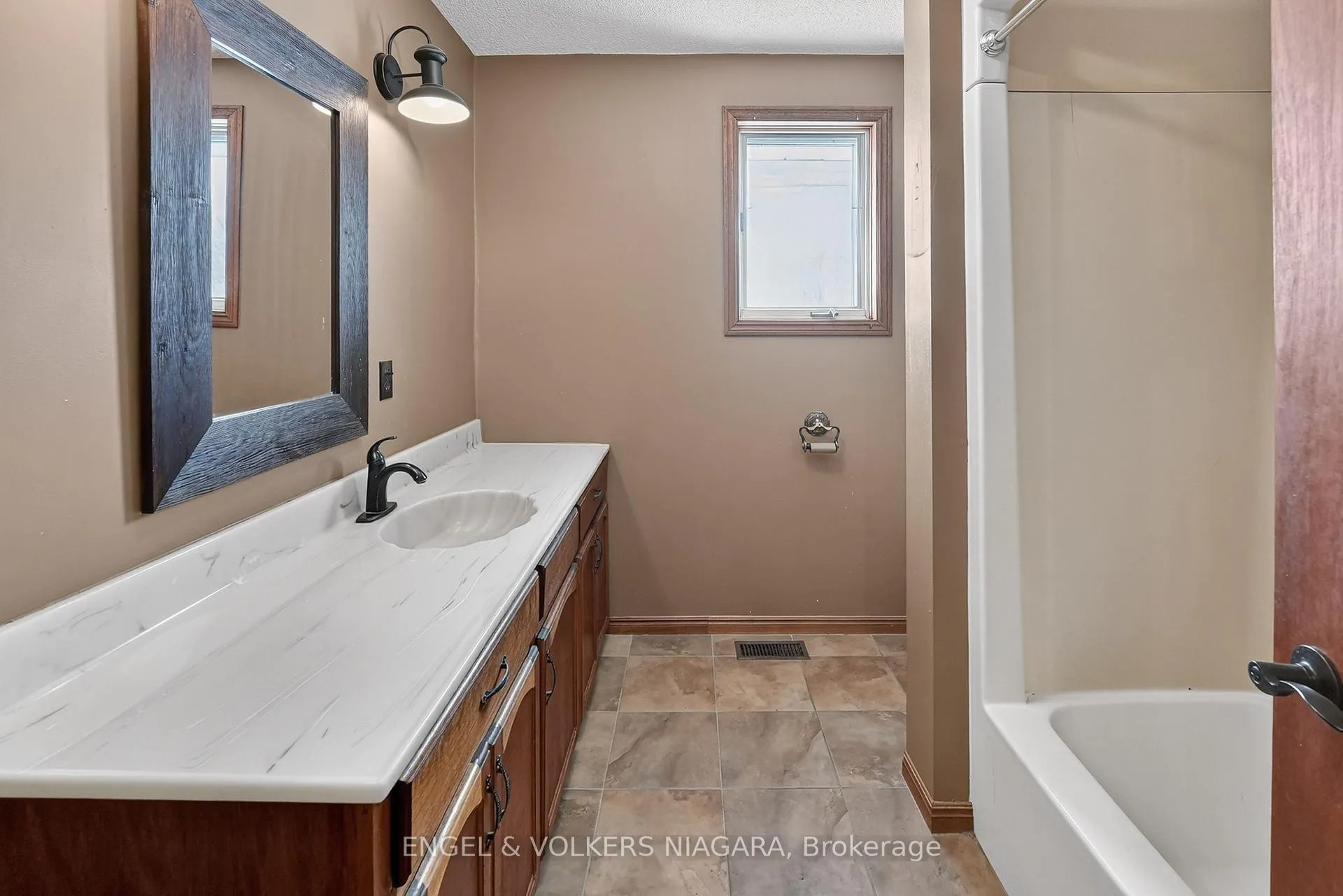 Photo 20 of 40298 Youngs Road N, Wainfleet, Marshville/Winger — HOMEH