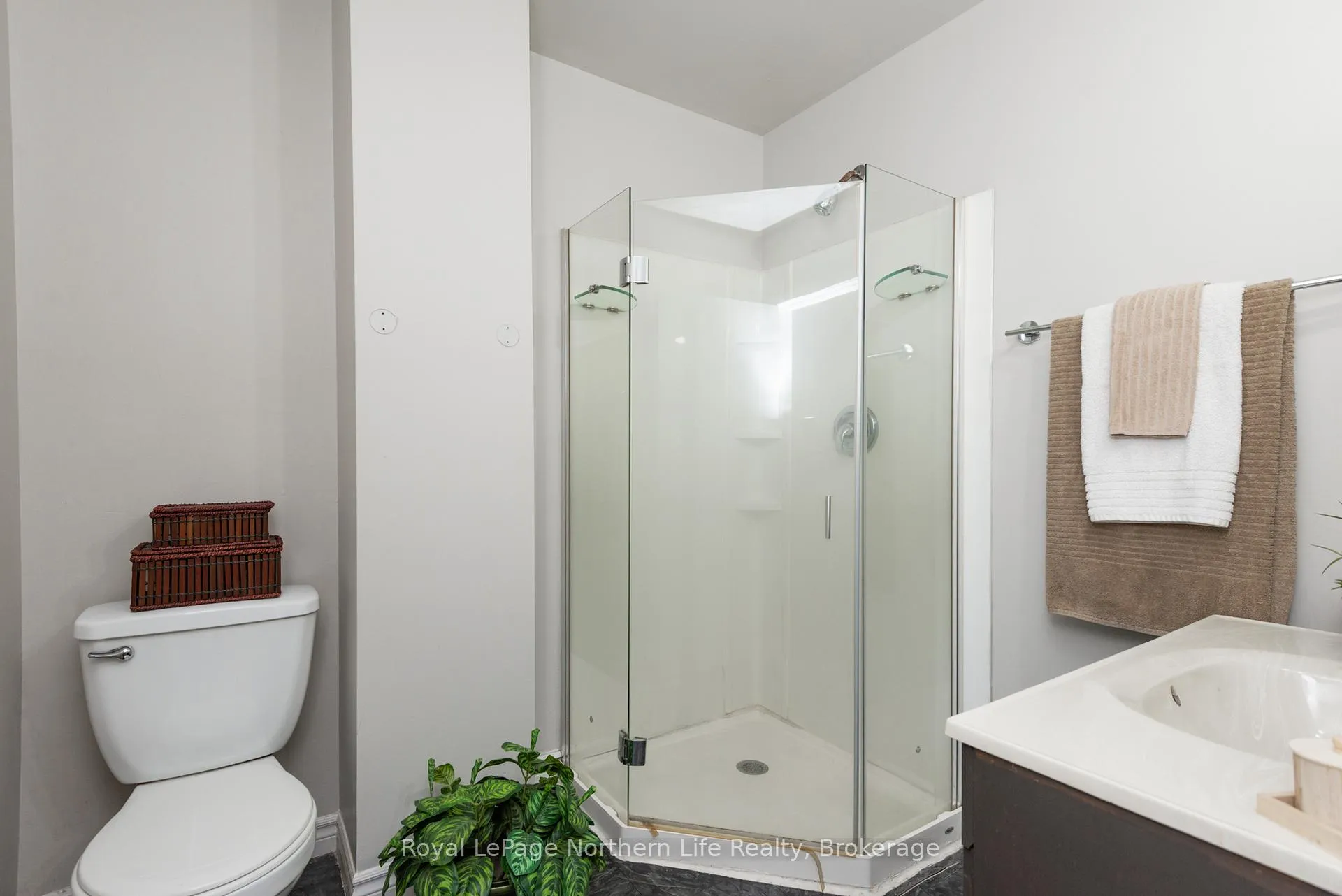 Photo 15 of 1631 Cholette Street, North Bay, Birchaven — HOMEH