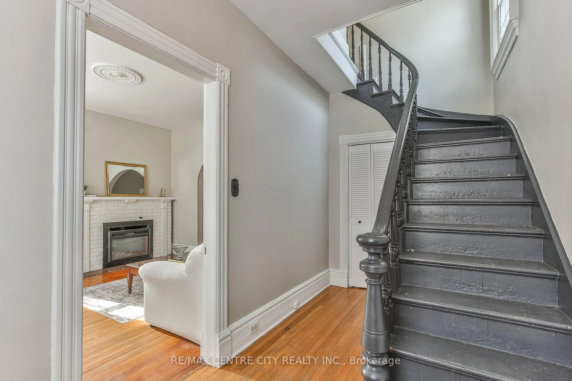 Photo 6 of 54 William Street, St. Thomas — HOMEH