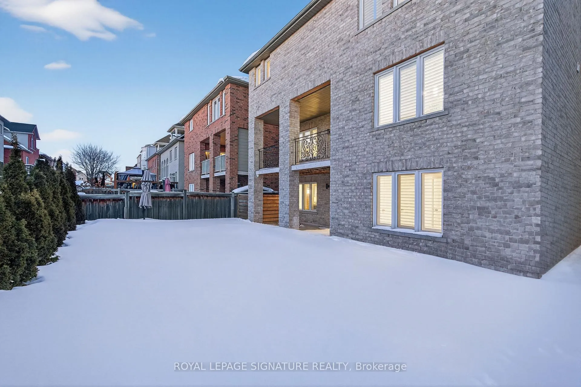 Photo 3 of 34 Gesher Crescent, Vaughan, Patterson — HOMEH