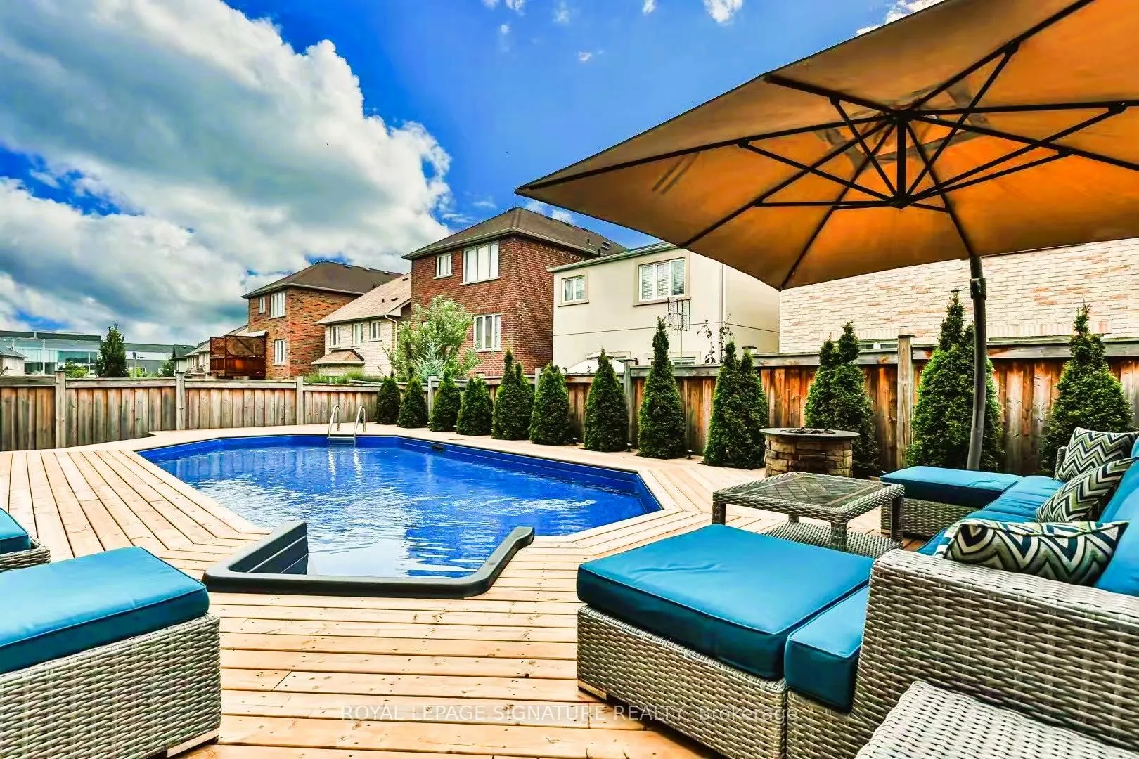 Photo 4 of 34 Gesher Crescent, Vaughan, Patterson — HOMEH