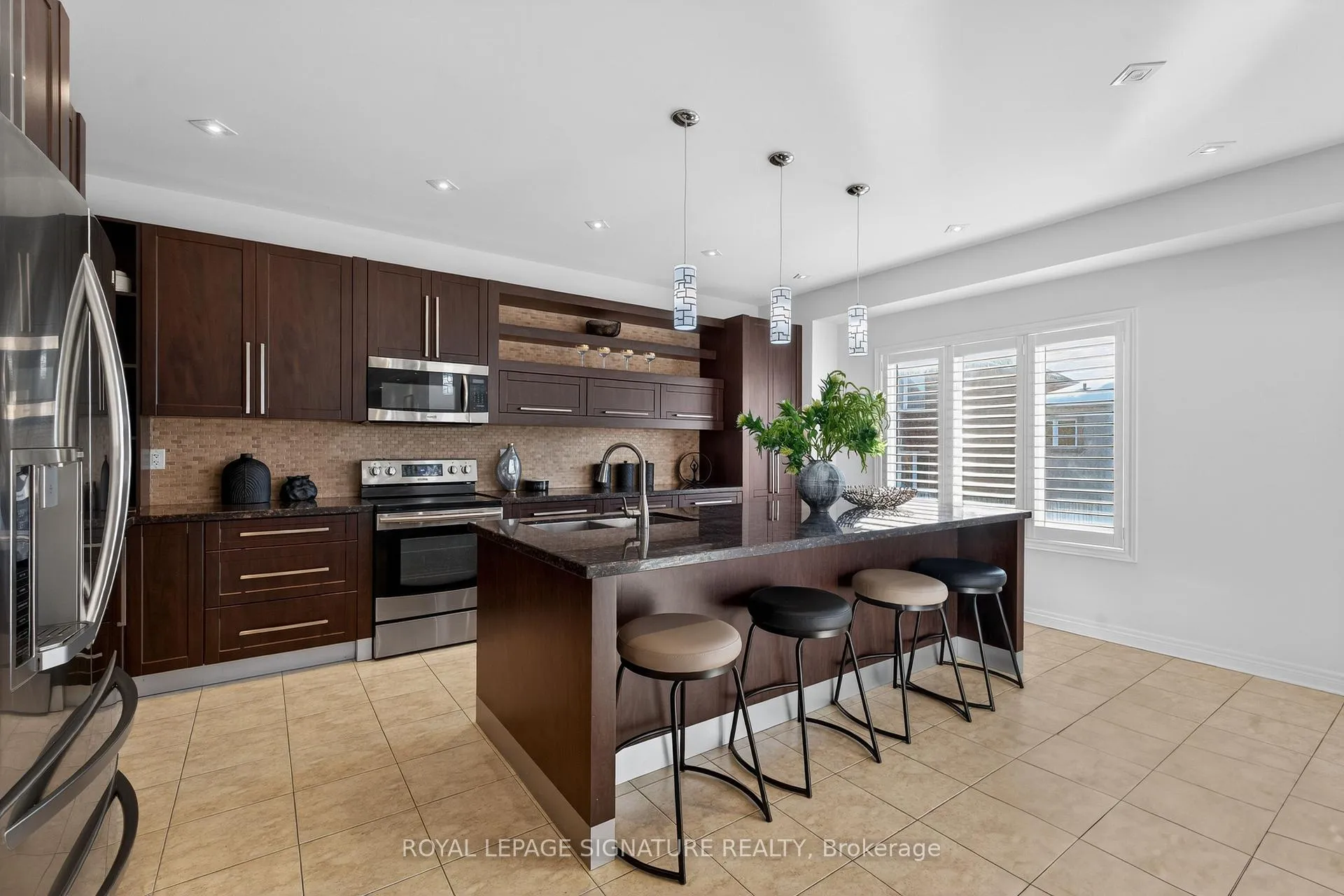 Photo 18 of 34 Gesher Crescent, Vaughan, Patterson — HOMEH