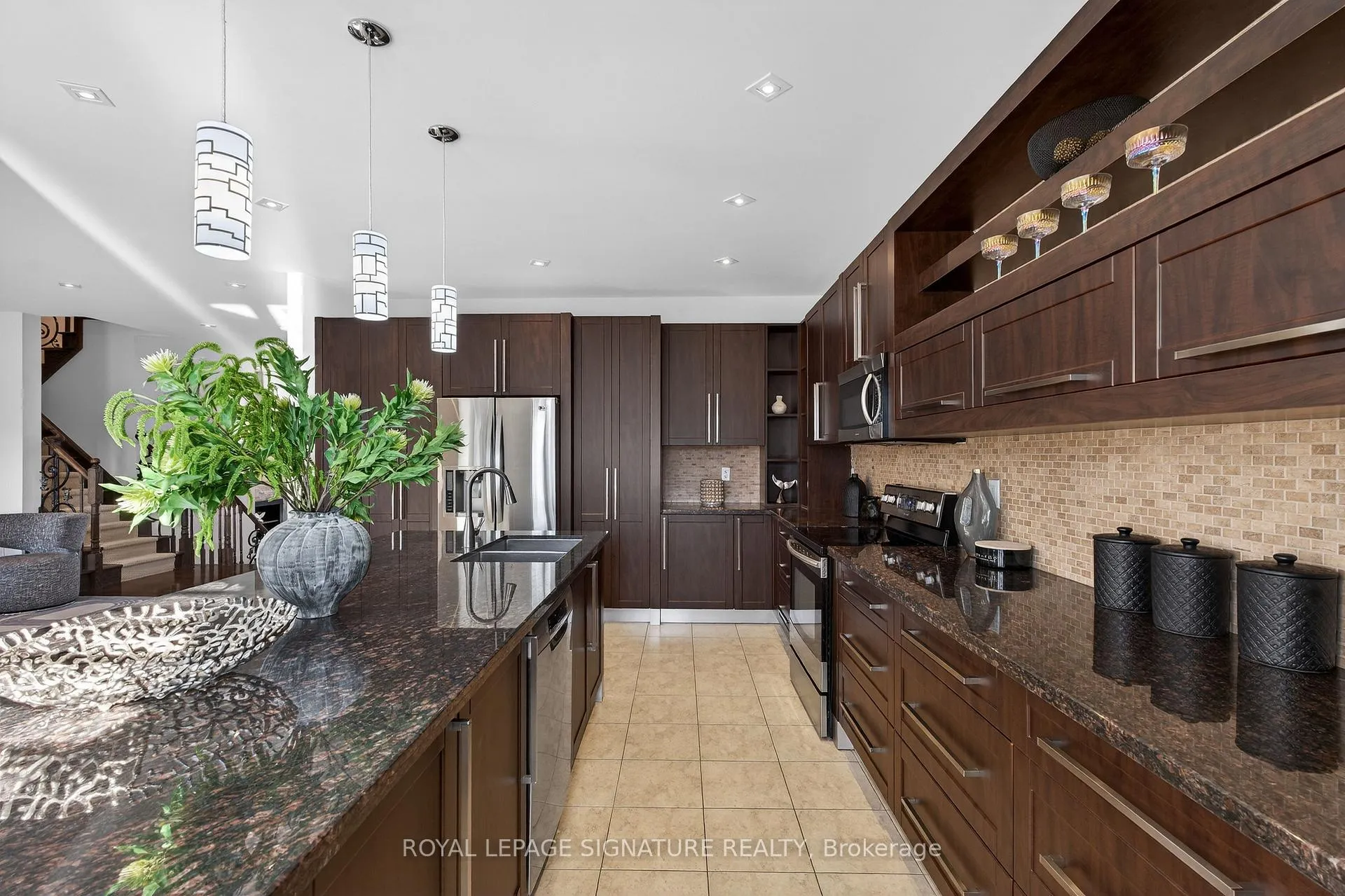Photo 20 of 34 Gesher Crescent, Vaughan, Patterson — HOMEH