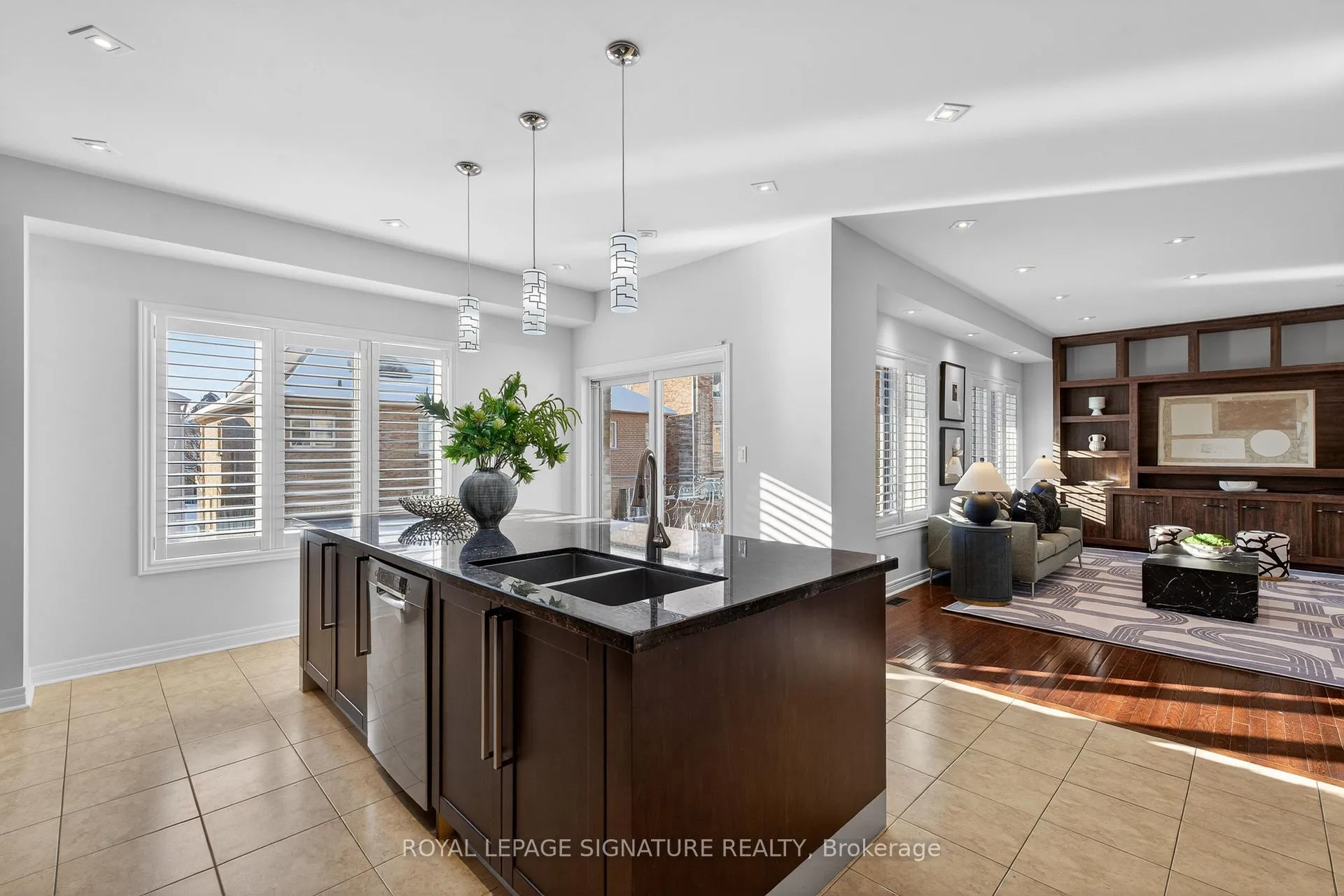 Photo 22 of 34 Gesher Crescent, Vaughan, Patterson — HOMEH