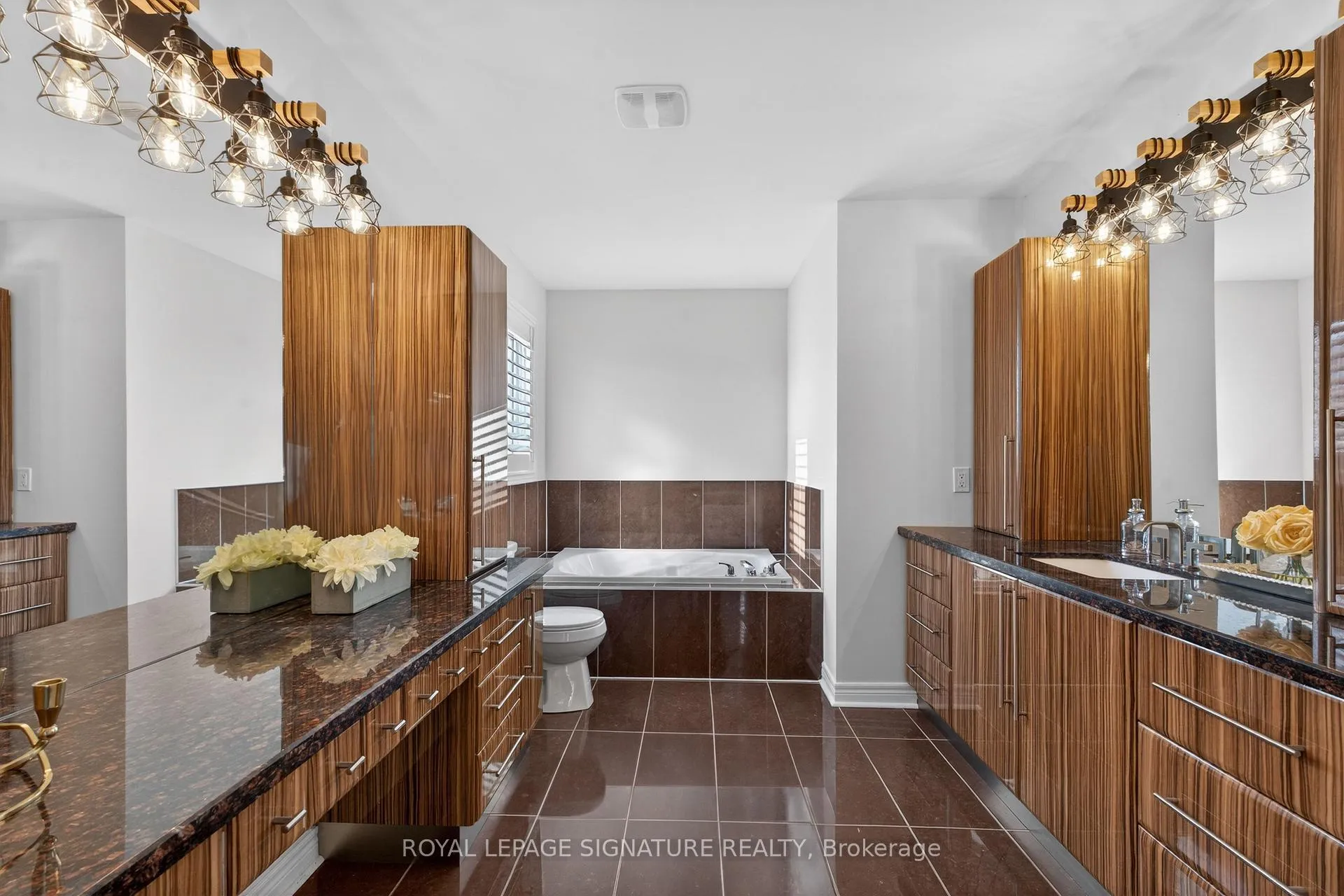 Photo 31 of 34 Gesher Crescent, Vaughan, Patterson — HOMEH
