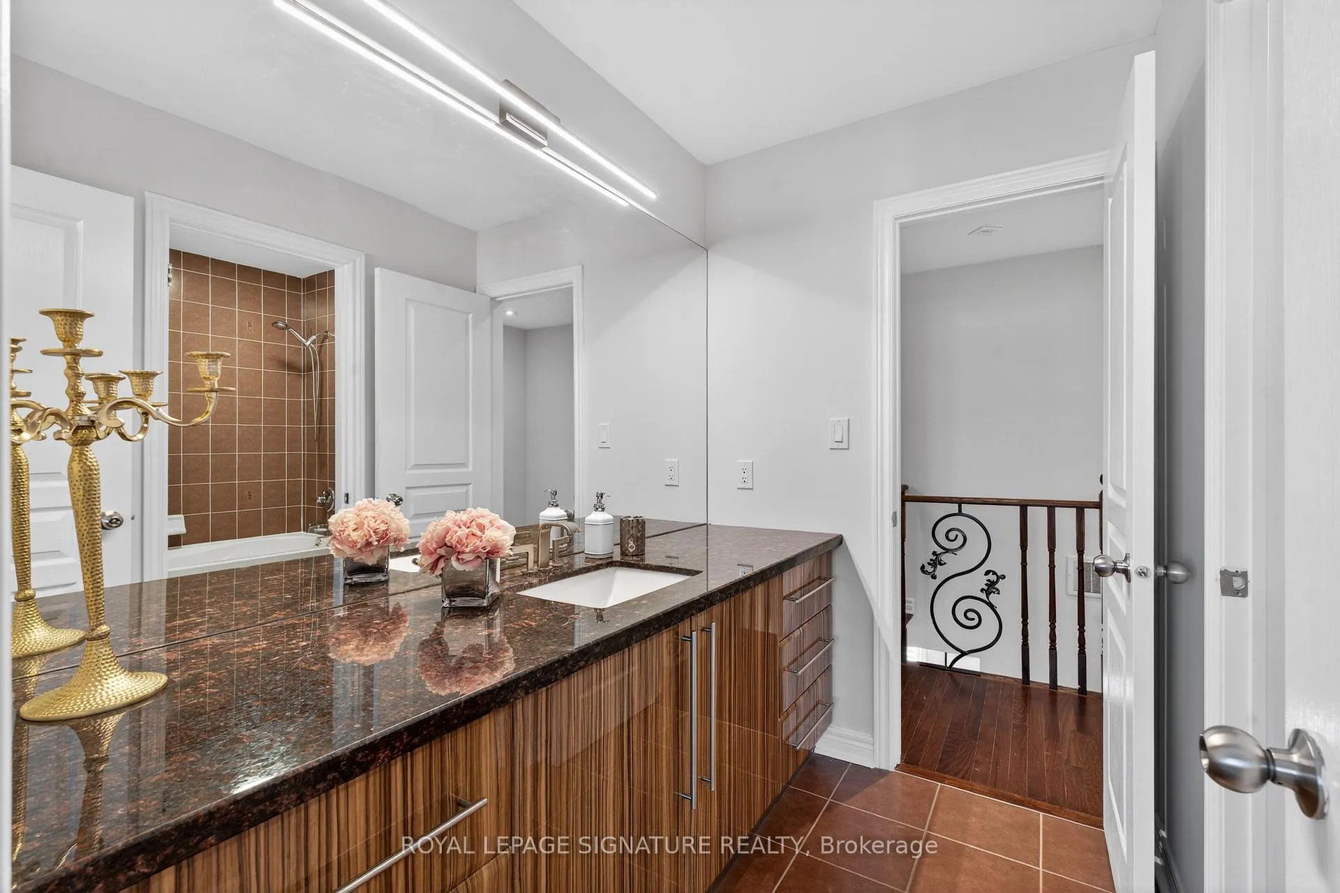Photo 39 of 34 Gesher Crescent, Vaughan, Patterson — HOMEH