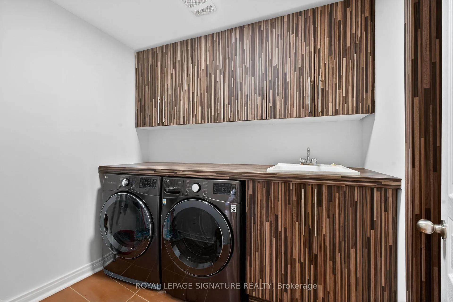 Photo 42 of 34 Gesher Crescent, Vaughan, Patterson — HOMEH