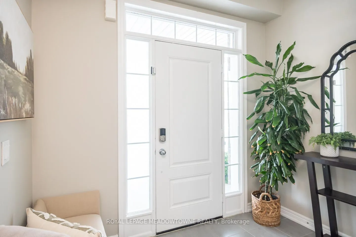 Photo 4 of 843 Miltonbrook Crescent, Milton, Willmott — HOMEH