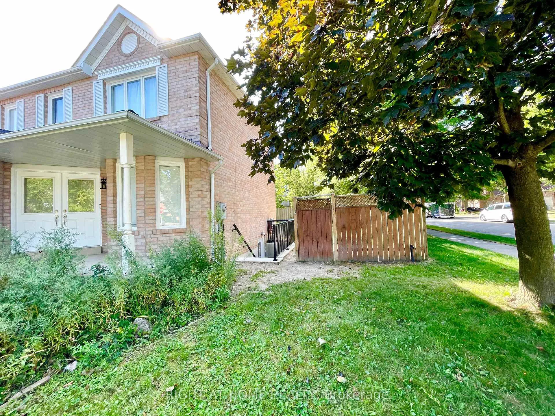 Front of Unit Basement, 106 Vivians Crescent