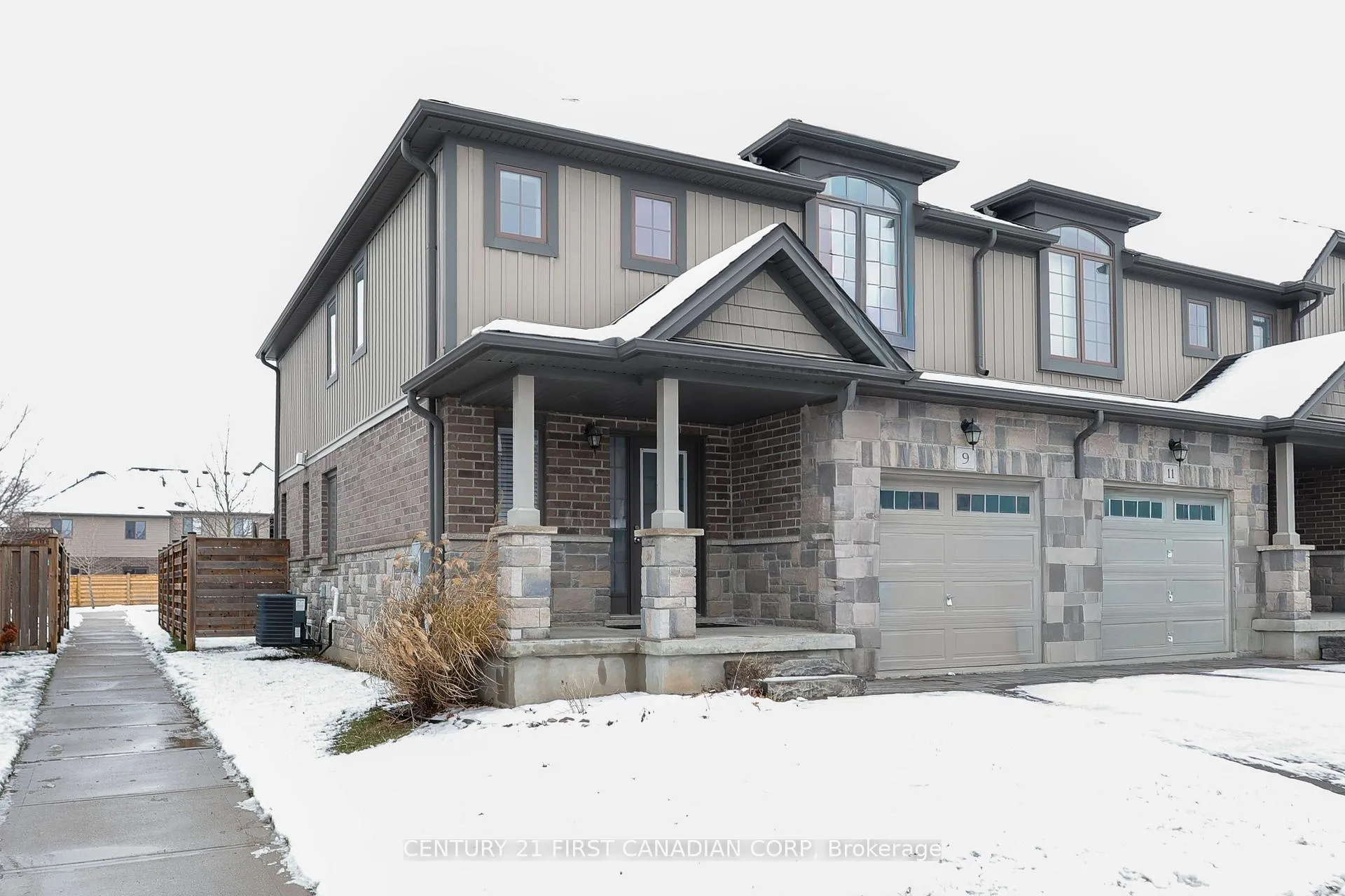 Photo 2 of Unit 9, 2040 Shore Road, London, South A — HOMEH