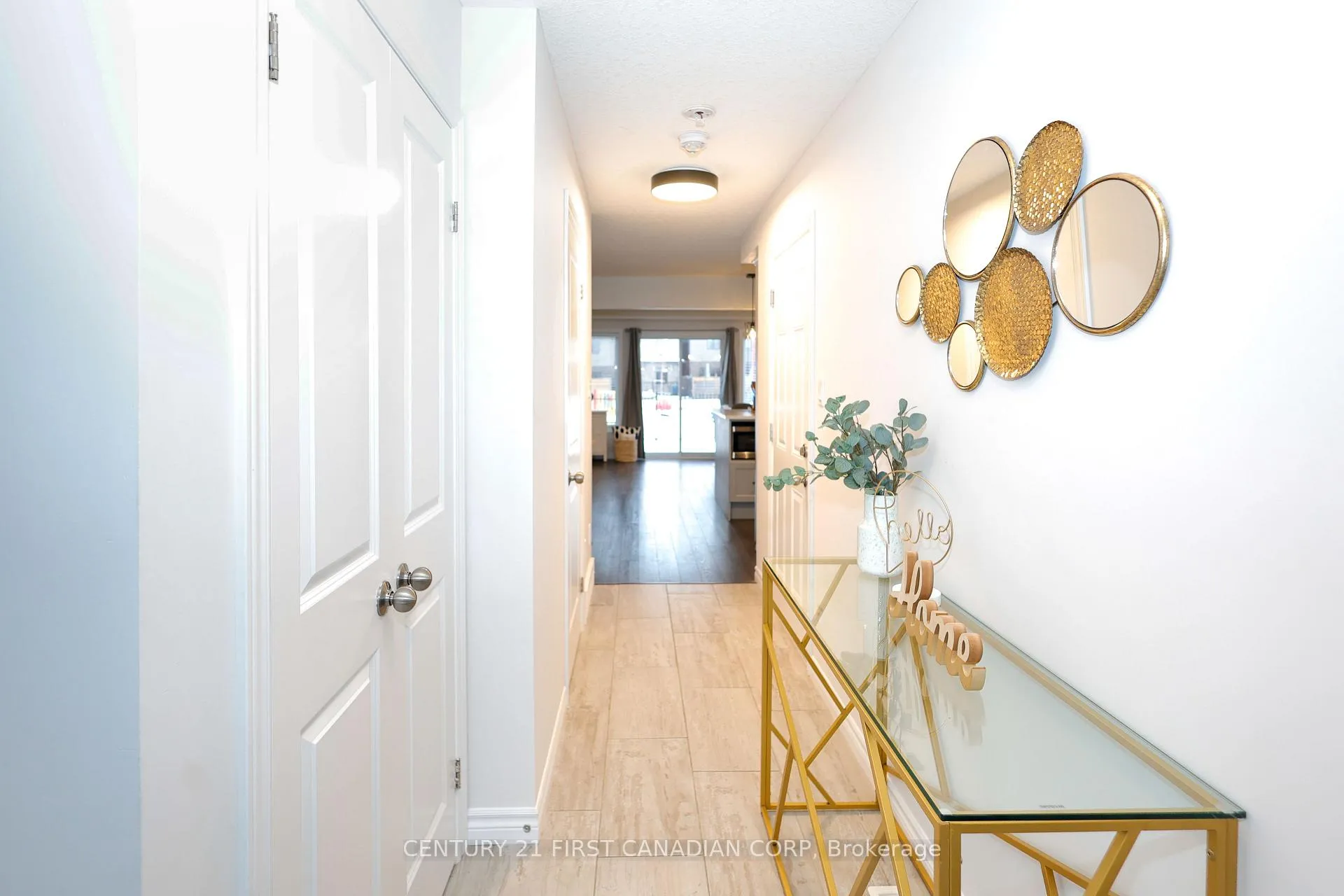 Photo 4 of Unit 9, 2040 Shore Road, London, South A — HOMEH