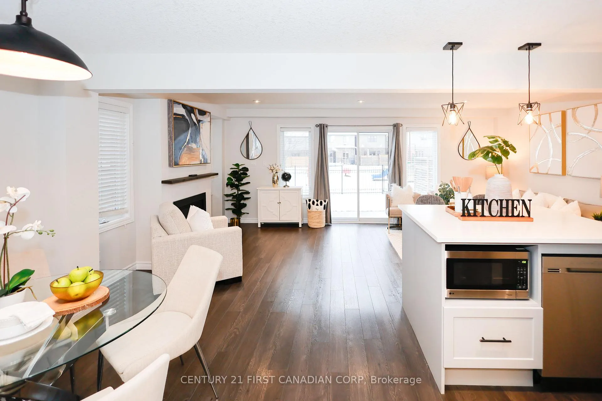 Photo 5 of Unit 9, 2040 Shore Road, London, South A — HOMEH