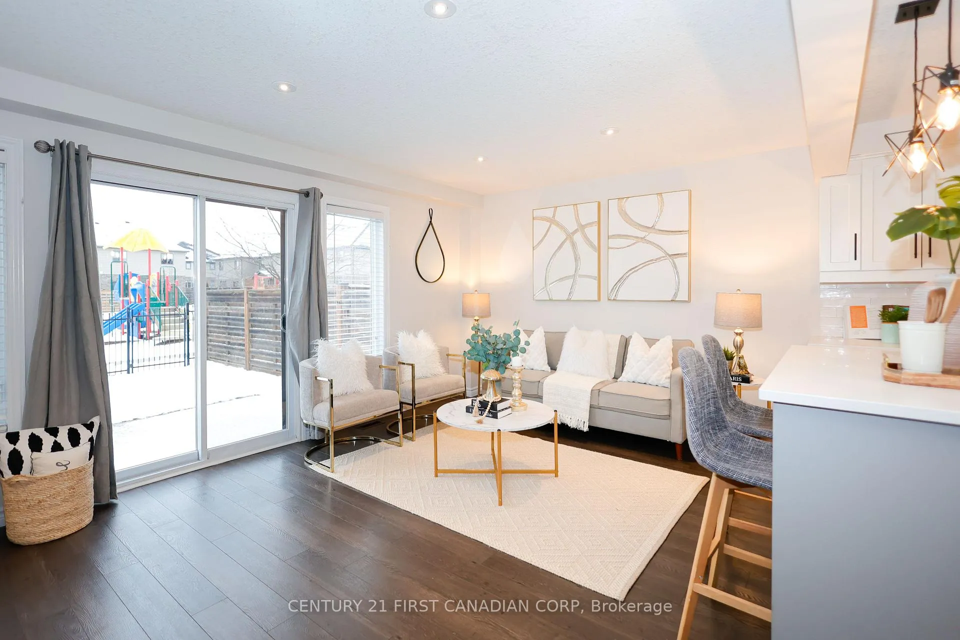 Photo 7 of Unit 9, 2040 Shore Road, London, South A — HOMEH