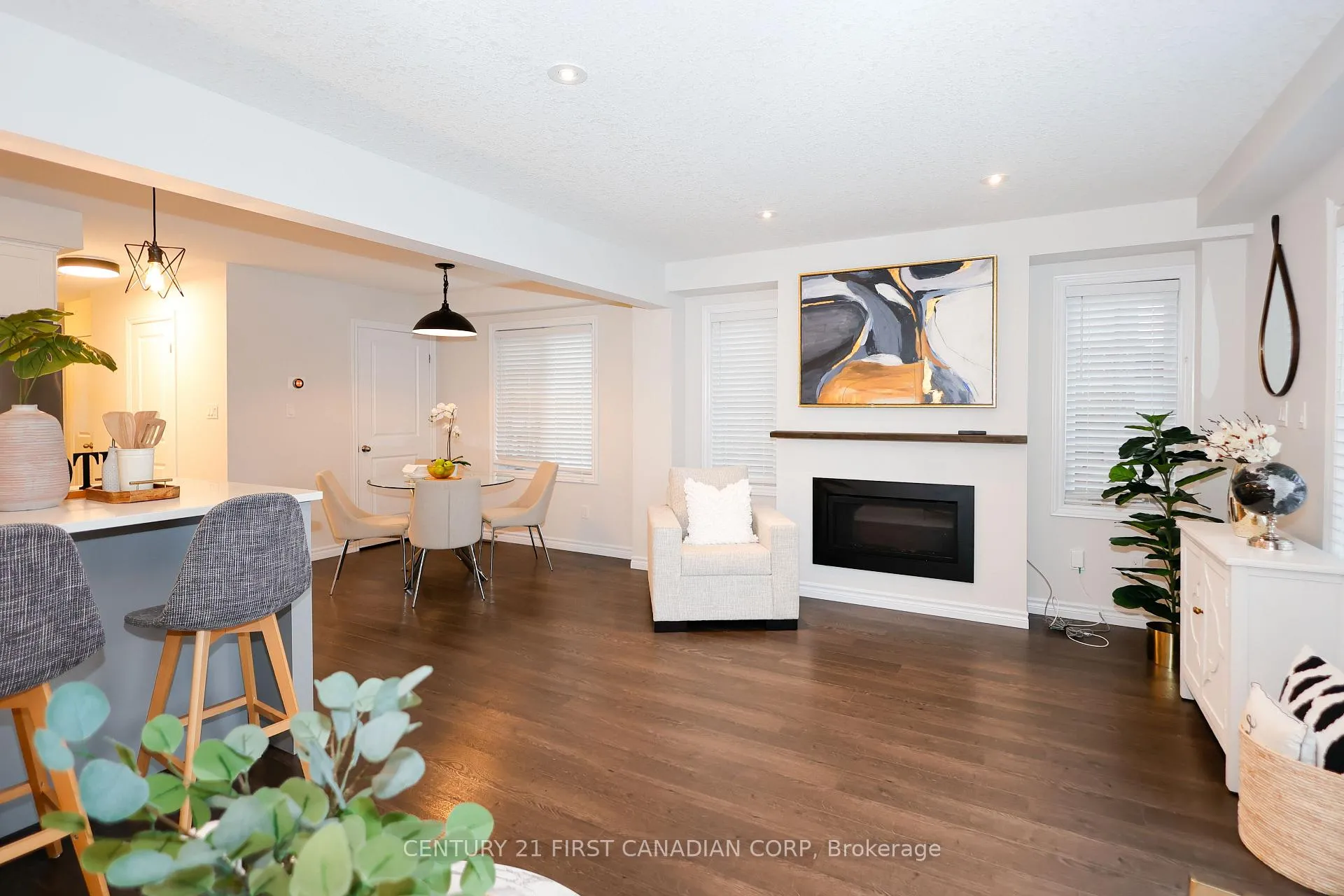 Photo 9 of Unit 9, 2040 Shore Road, London, South A — HOMEH