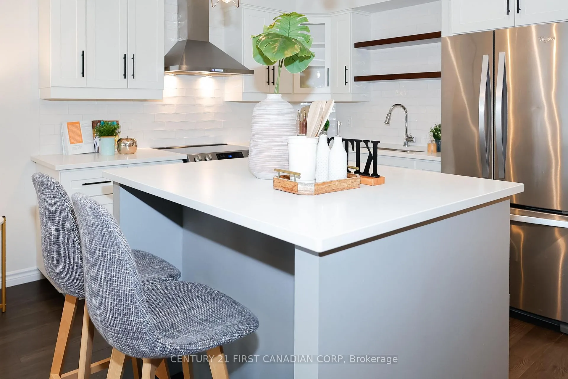 Photo 12 of Unit 9, 2040 Shore Road, London, South A — HOMEH