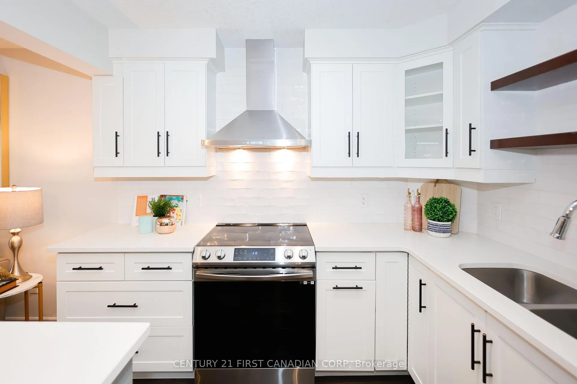 Photo 17 of Unit 9, 2040 Shore Road, London, South A — HOMEH