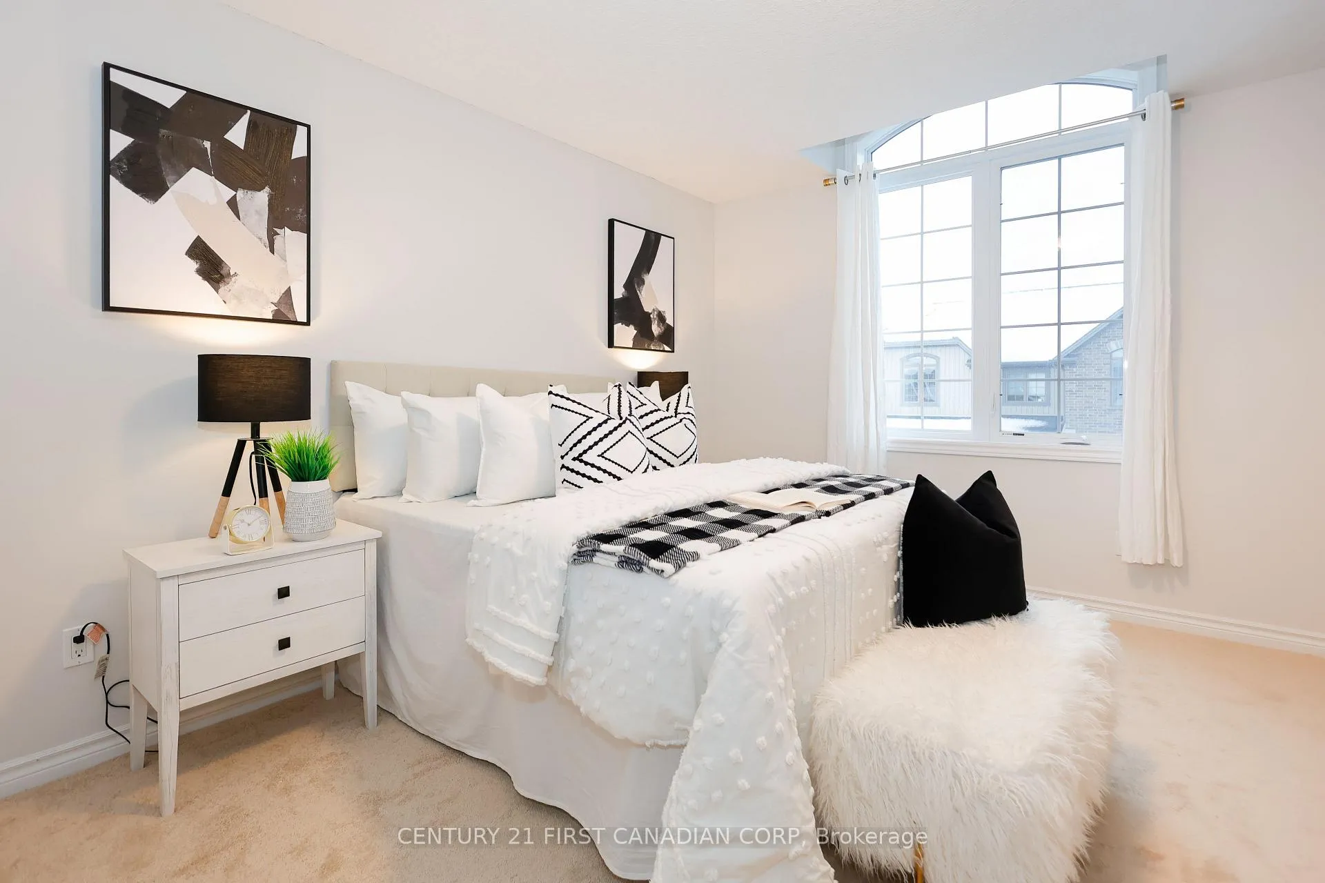 Photo 27 of Unit 9, 2040 Shore Road, London, South A — HOMEH