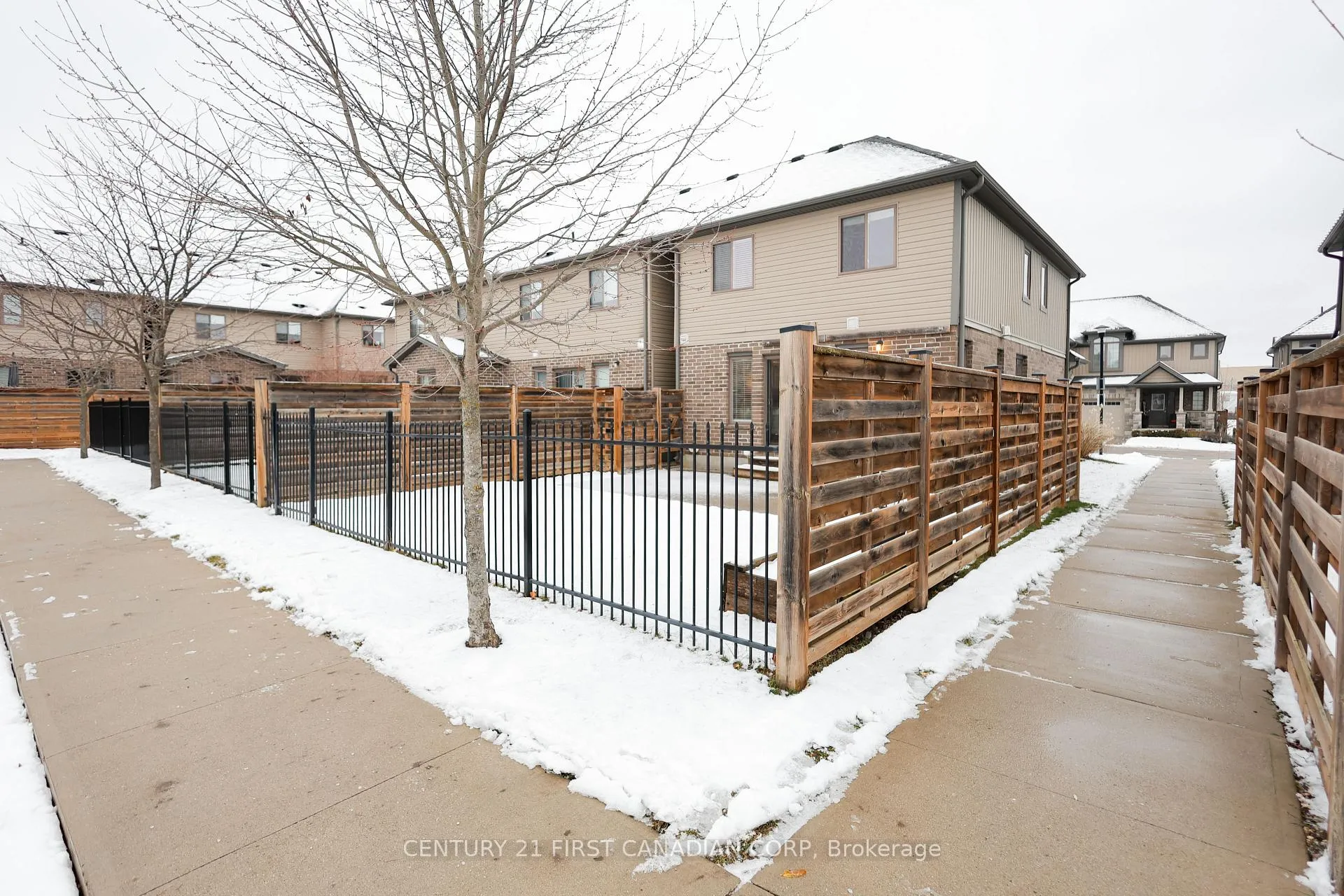 Photo 41 of Unit 9, 2040 Shore Road, London, South A — HOMEH