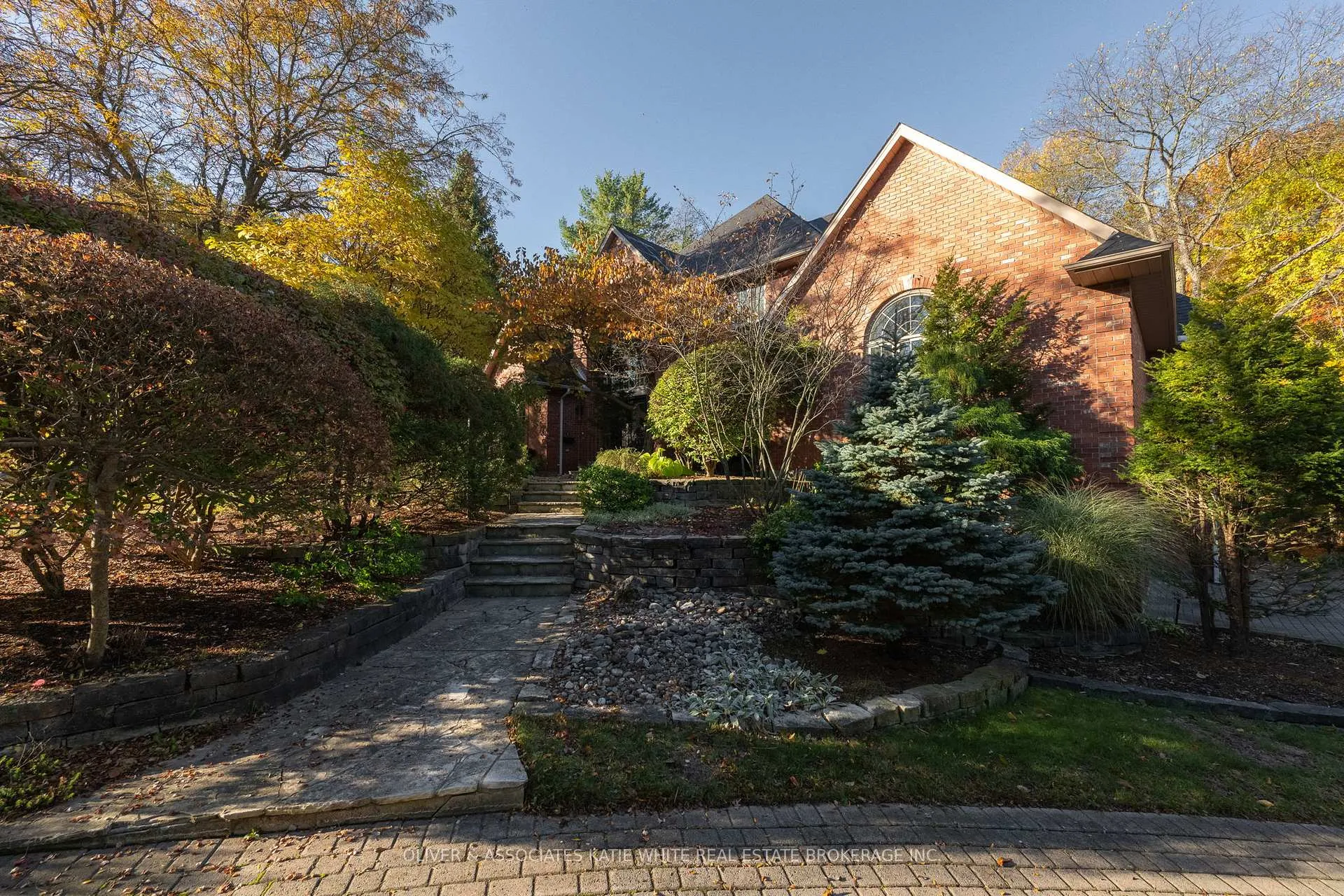 Photo 3 of 82 Chestnut Court, London, South B — HOMEH