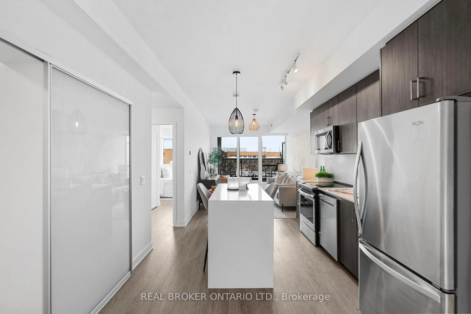 Photo 4 of Unit 206, 681 Yonge Street, Barrie, Painswick South — HOMEH