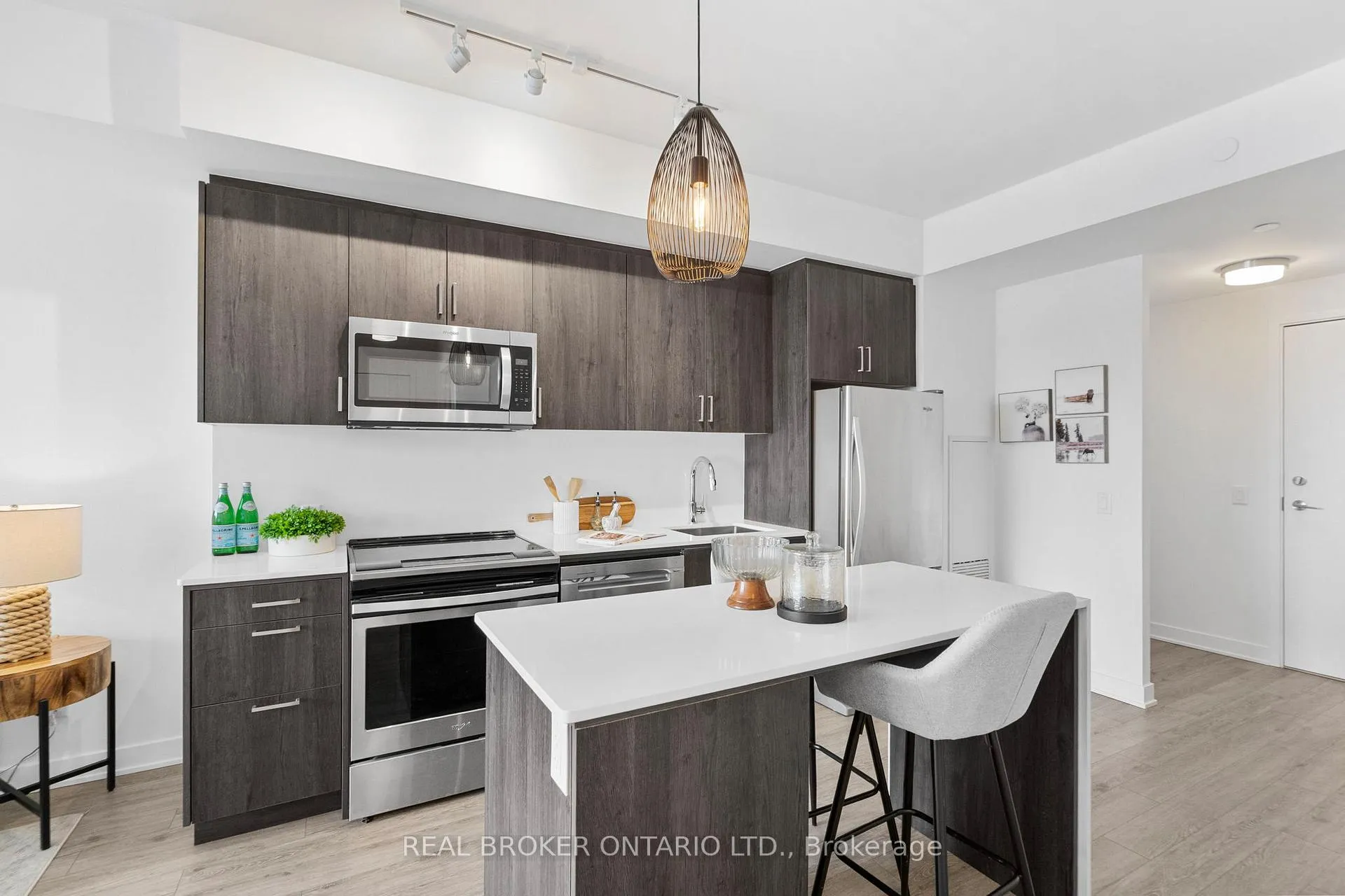 Photo 5 of Unit 206, 681 Yonge Street, Barrie, Painswick South — HOMEH