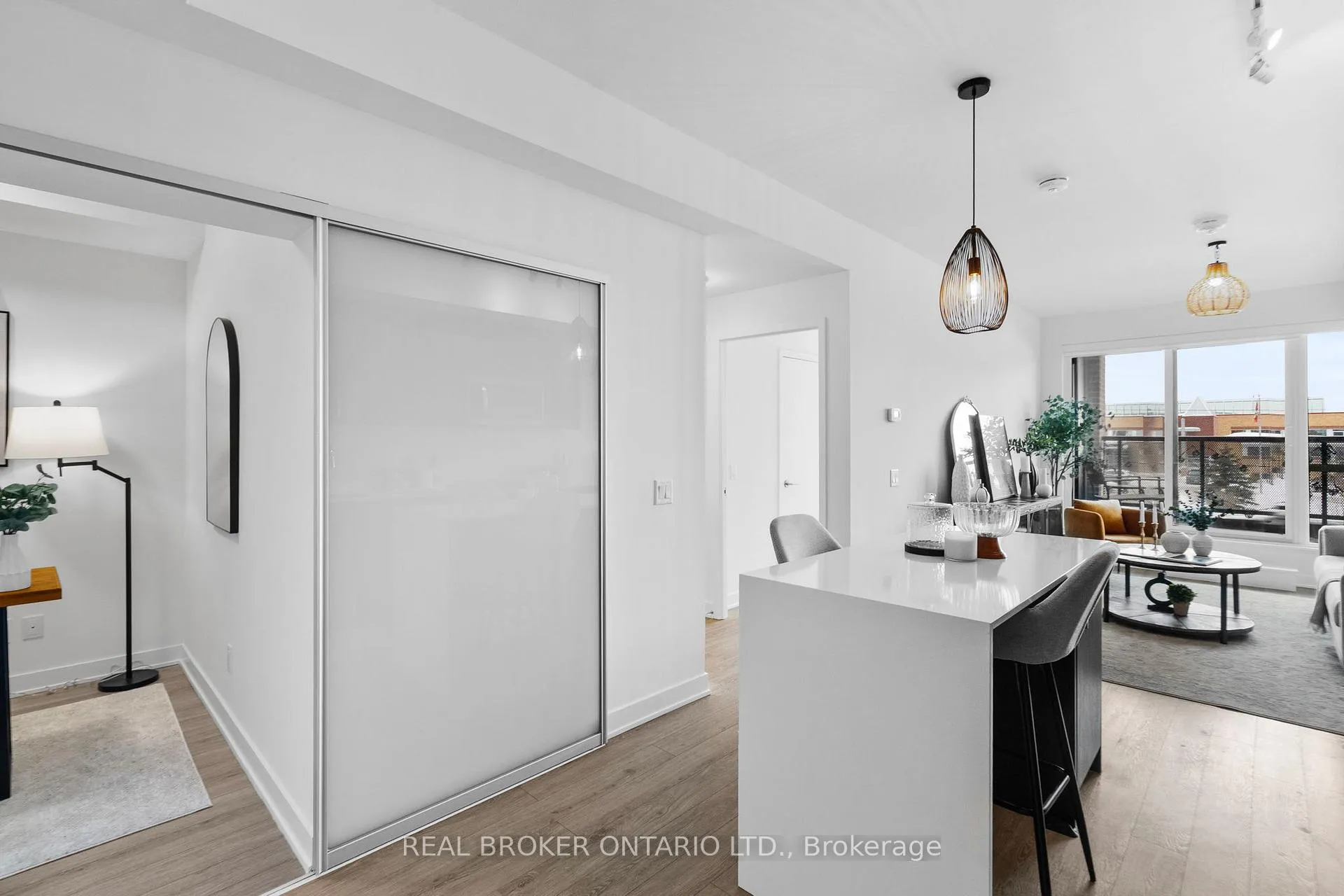 Photo 6 of Unit 206, 681 Yonge Street, Barrie, Painswick South — HOMEH