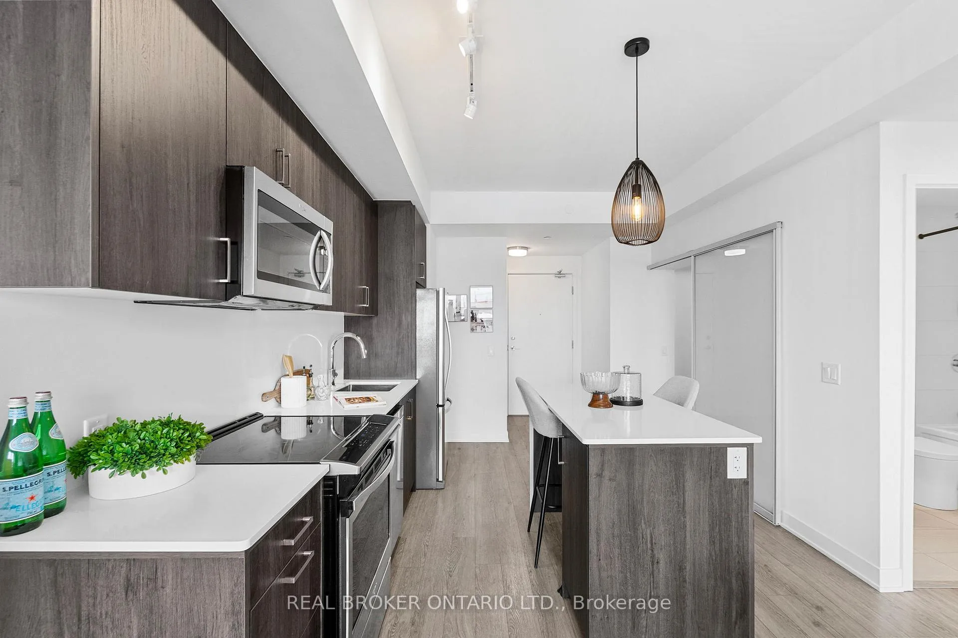 Photo 7 of Unit 206, 681 Yonge Street, Barrie, Painswick South — HOMEH