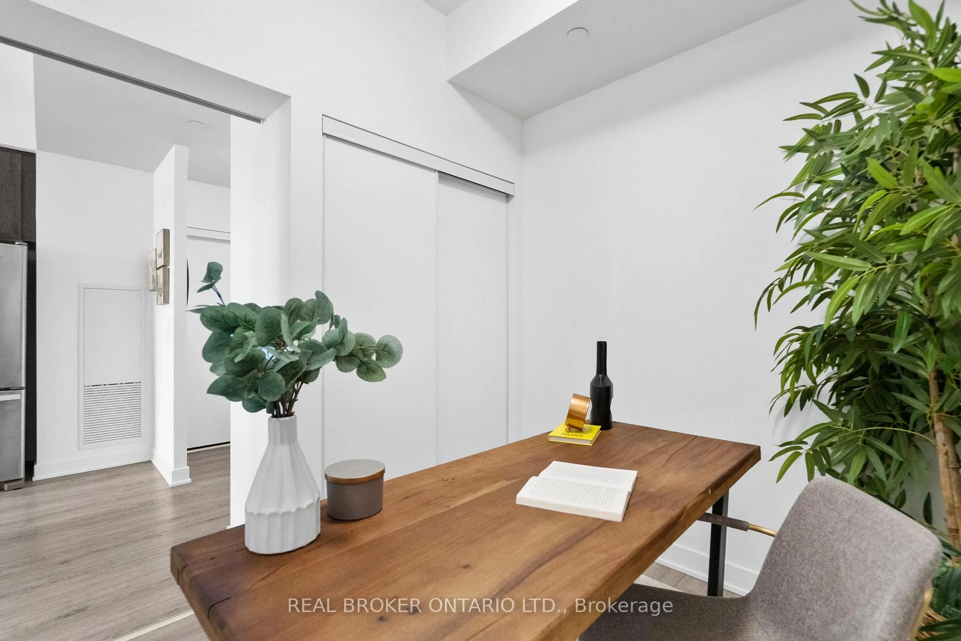 Photo 8 of Unit 206, 681 Yonge Street, Barrie, Painswick South — HOMEH