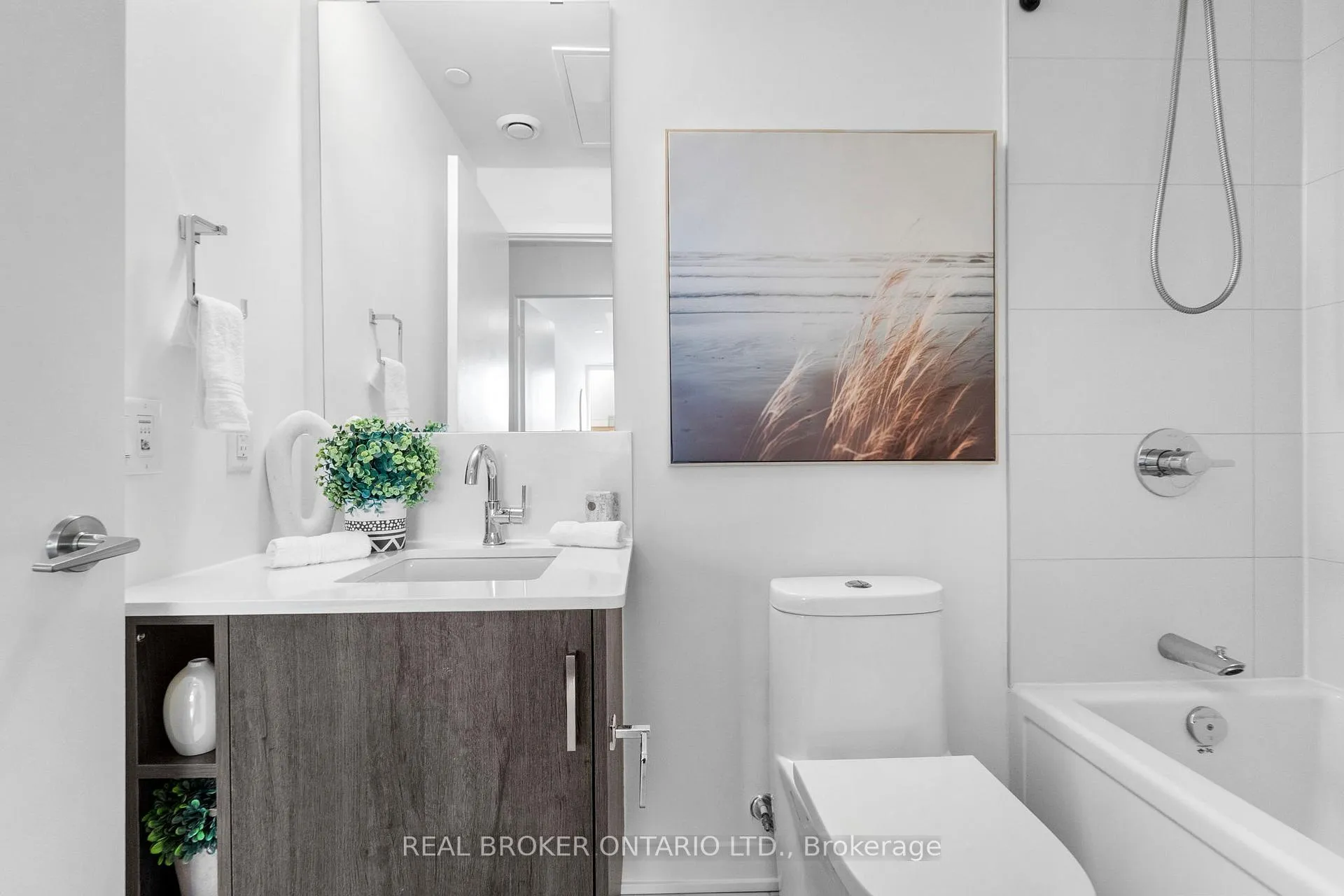 Photo 16 of Unit 206, 681 Yonge Street, Barrie, Painswick South — HOMEH
