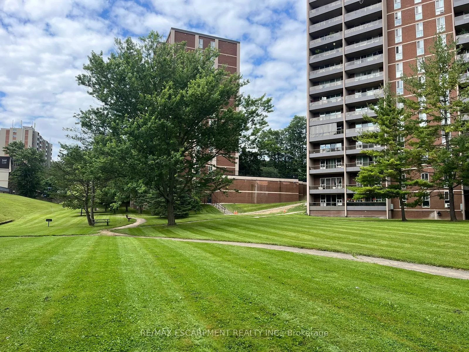 Photo 33 of Unit 1001, 1966 Main Street W, Hamilton, Ainslie Wood — HOMEH