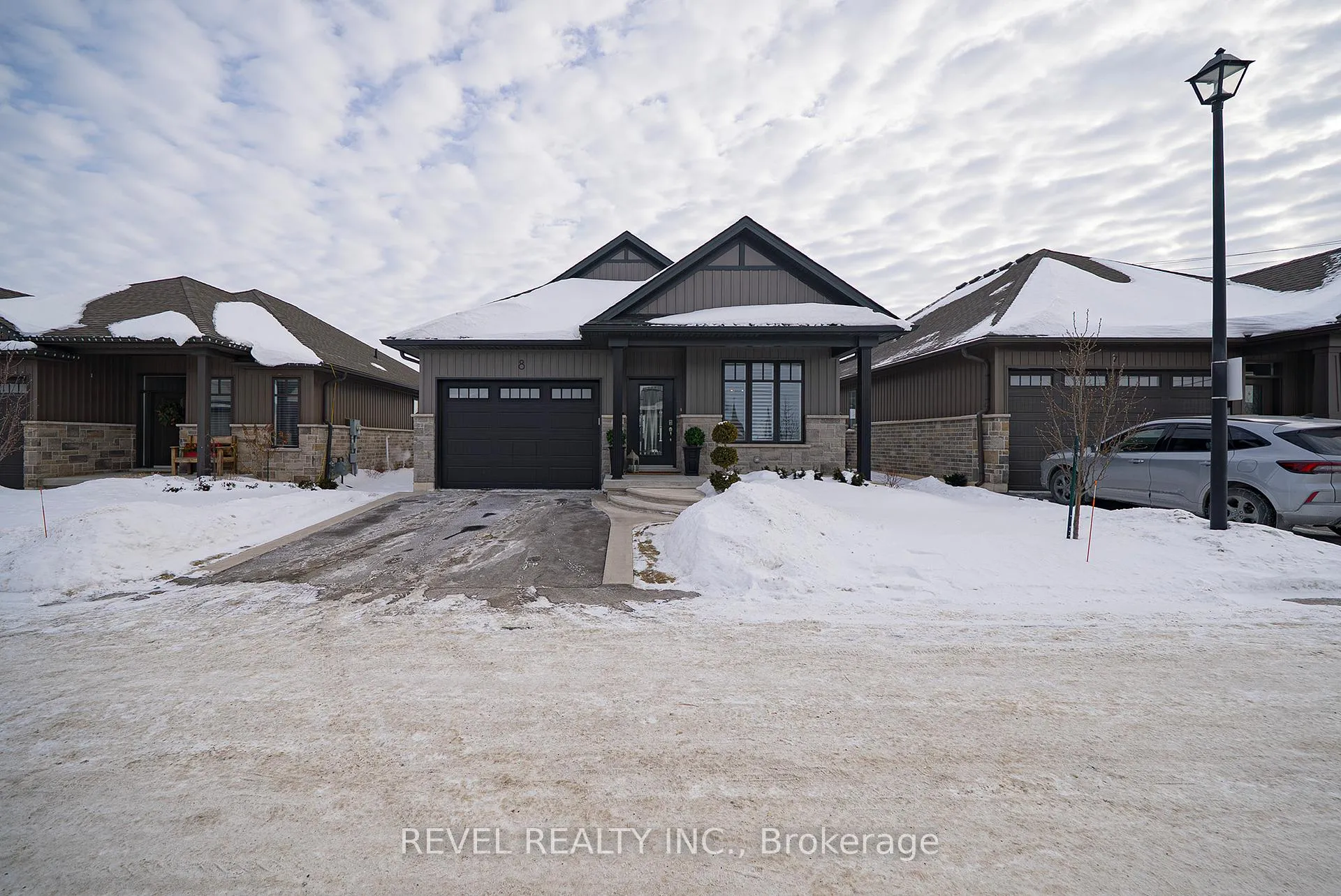 Front of Unit 8, 24 Craddock Boulevard
