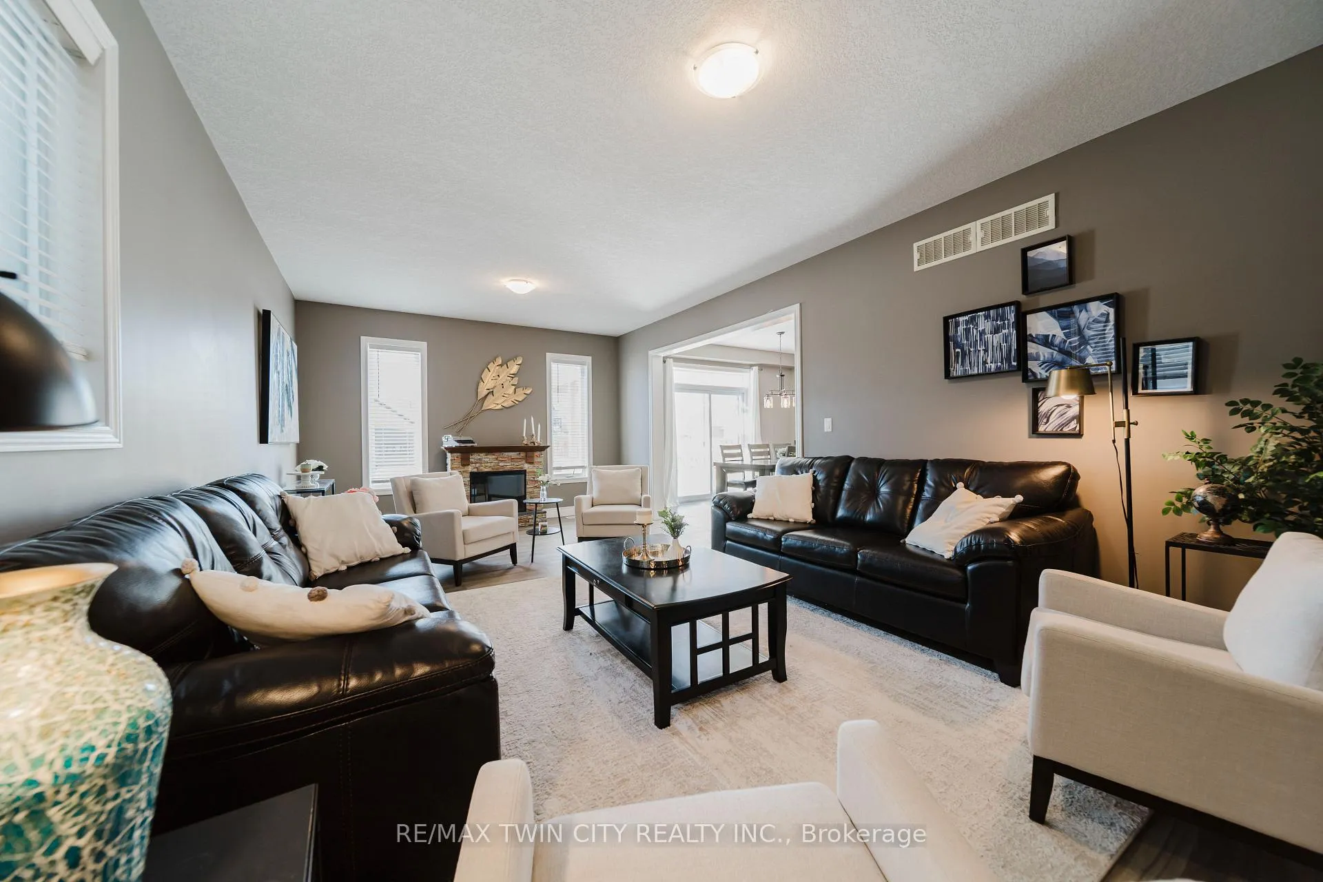 Photo 3 of 209 Ladyslipper Drive, Waterloo — HOMEH