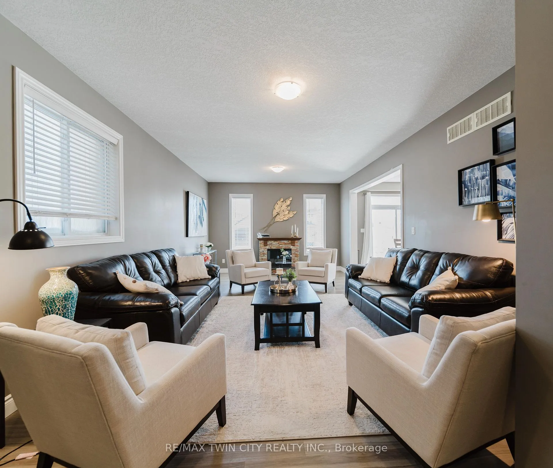 Photo 4 of 209 Ladyslipper Drive, Waterloo — HOMEH