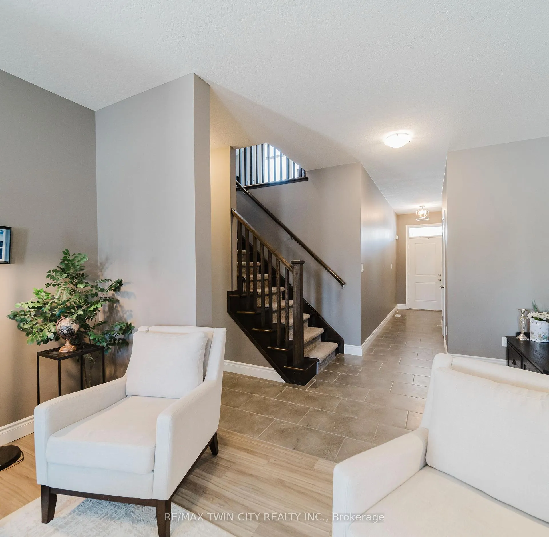 Photo 7 of 209 Ladyslipper Drive, Waterloo — HOMEH