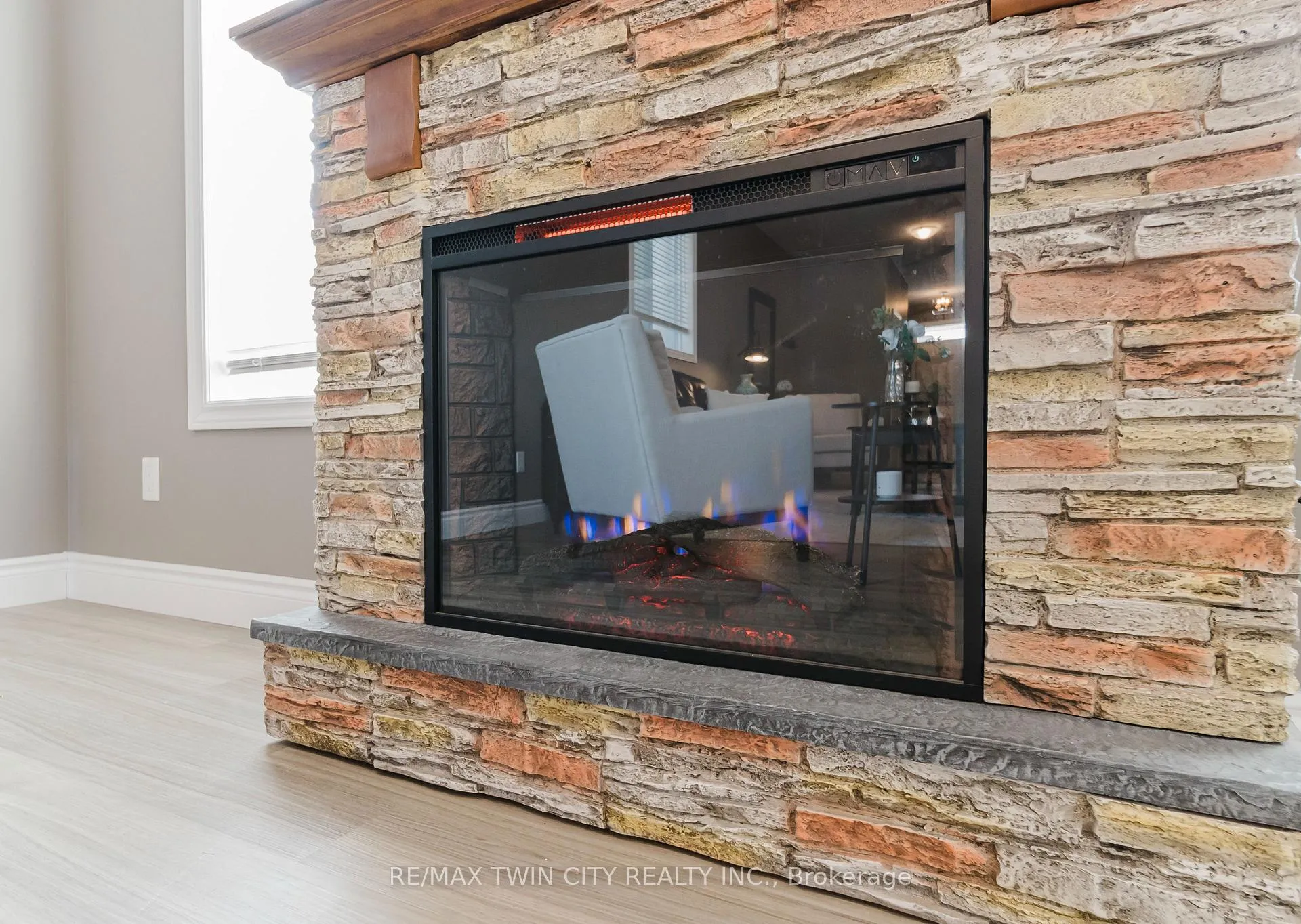 Photo 8 of 209 Ladyslipper Drive, Waterloo — HOMEH