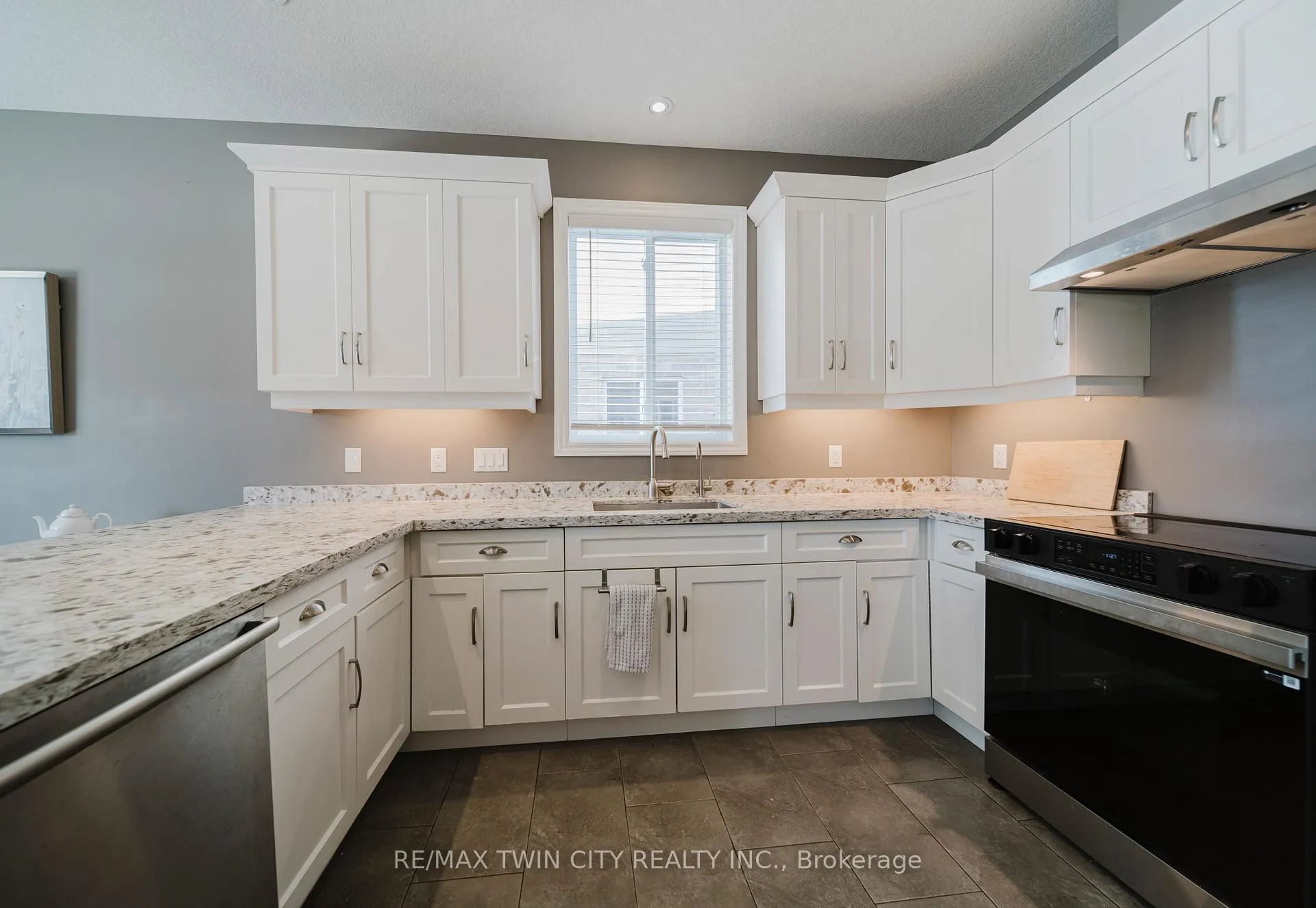 Photo 11 of 209 Ladyslipper Drive, Waterloo — HOMEH