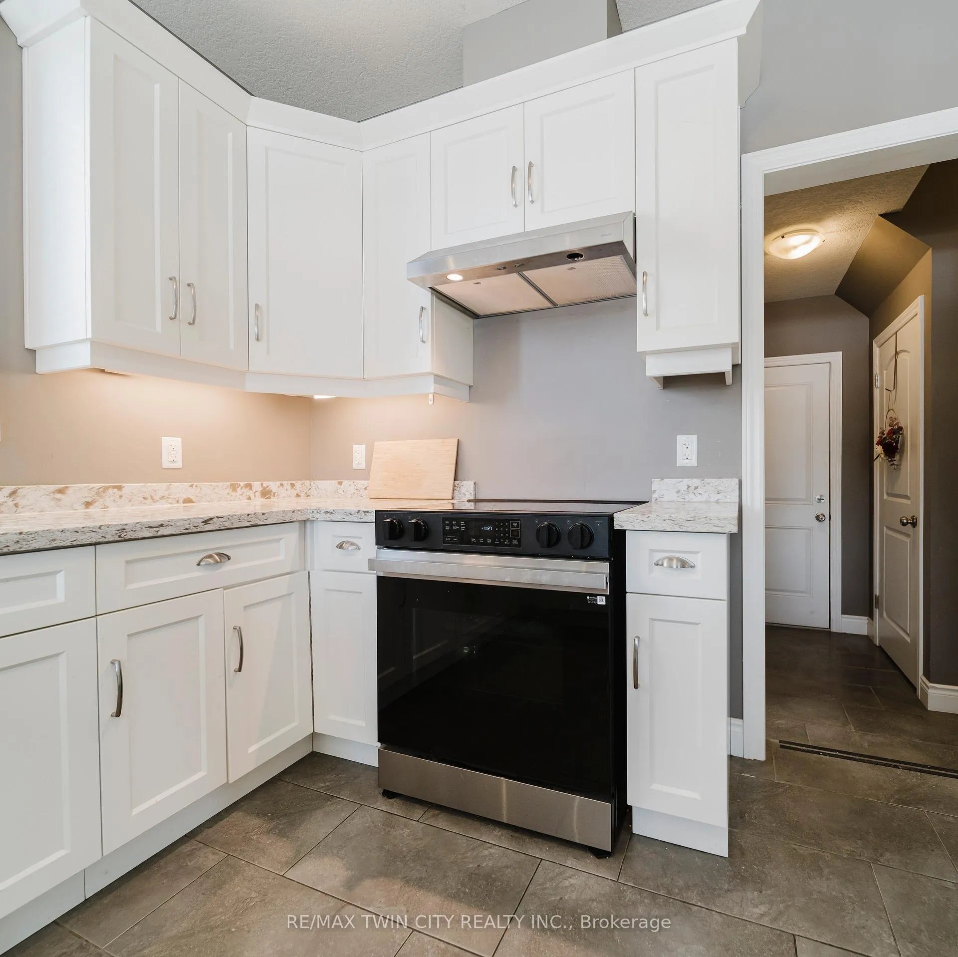 Photo 15 of 209 Ladyslipper Drive, Waterloo — HOMEH