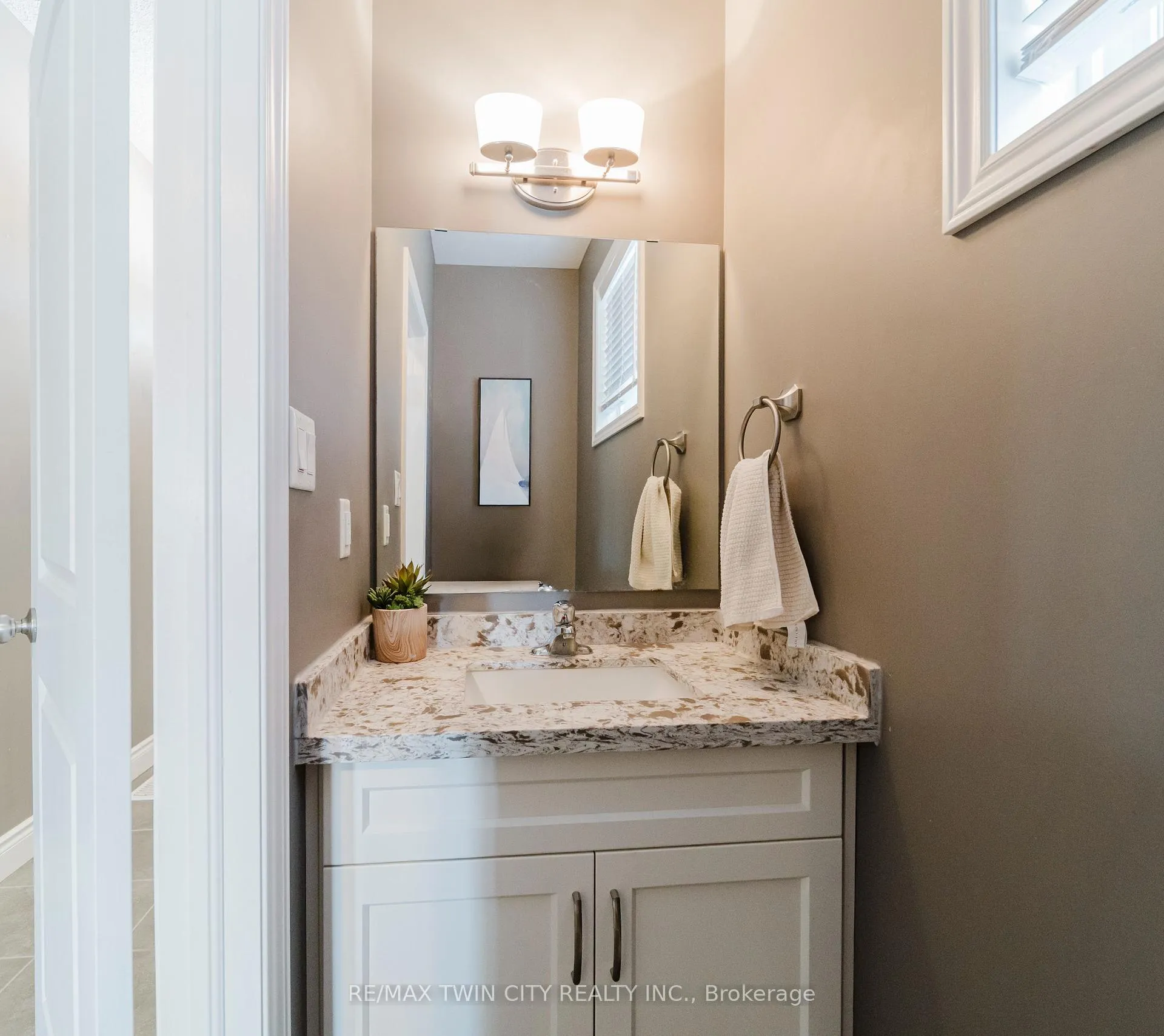 Photo 20 of 209 Ladyslipper Drive, Waterloo — HOMEH