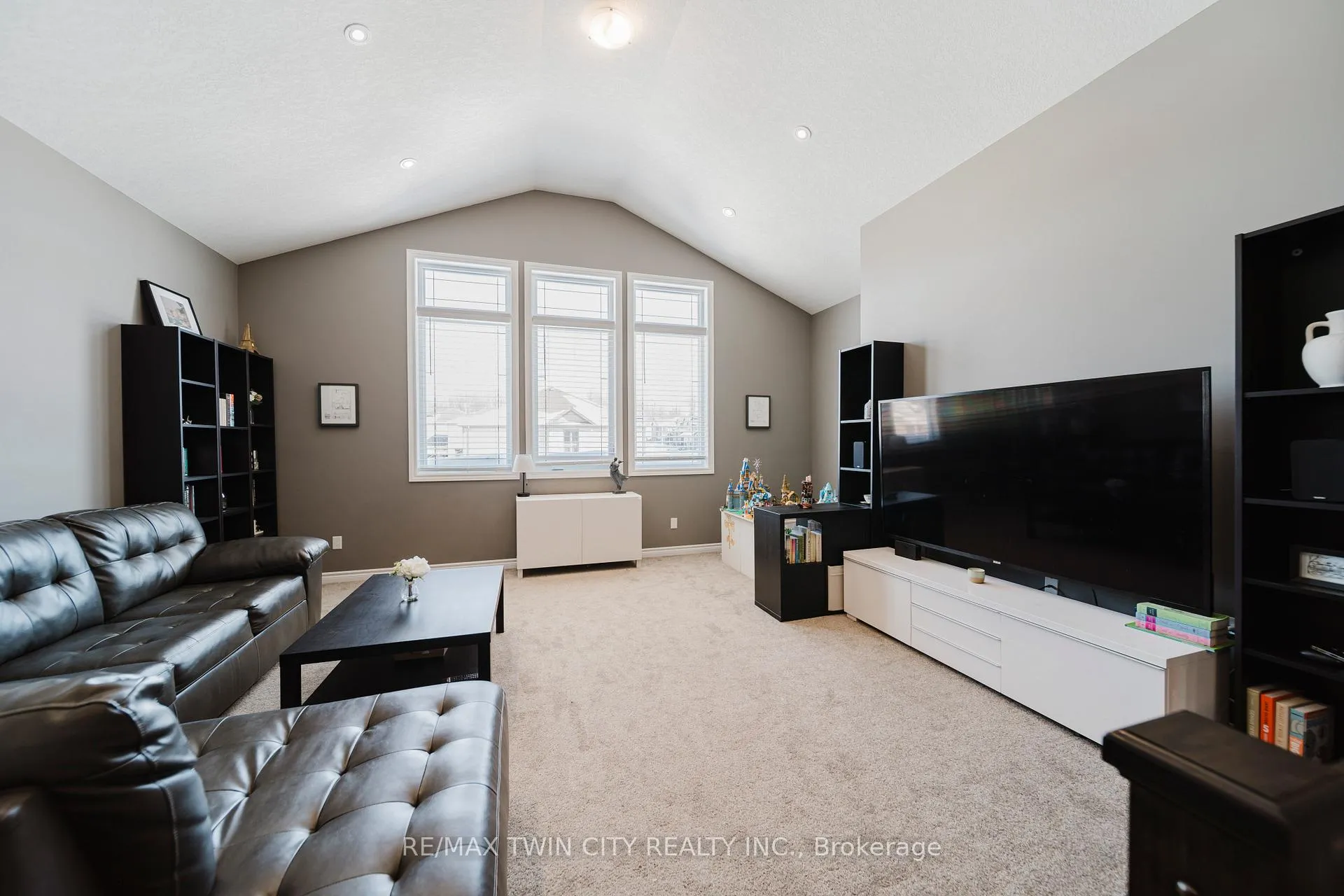 Photo 25 of 209 Ladyslipper Drive, Waterloo — HOMEH