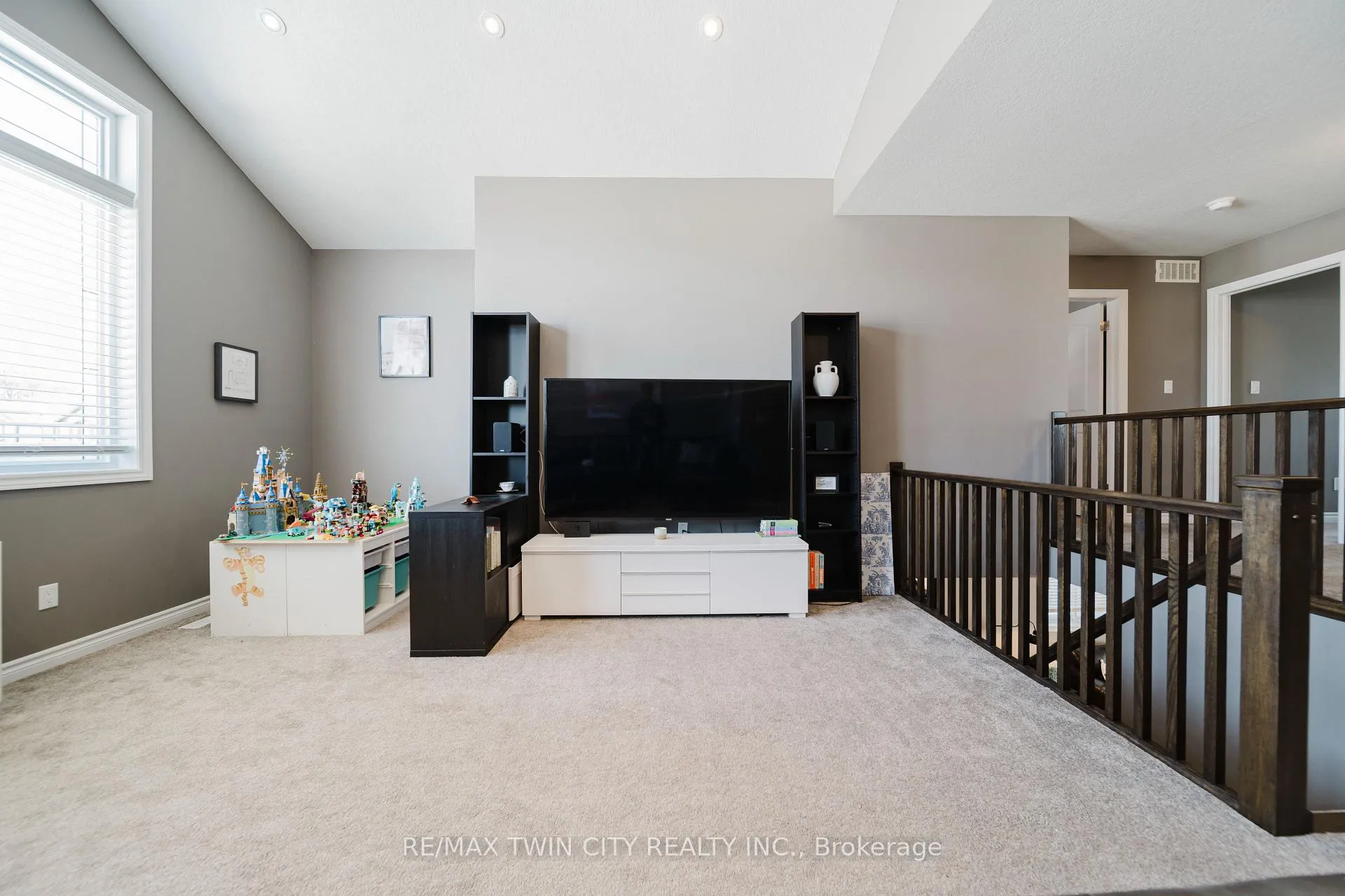 Photo 28 of 209 Ladyslipper Drive, Waterloo — HOMEH