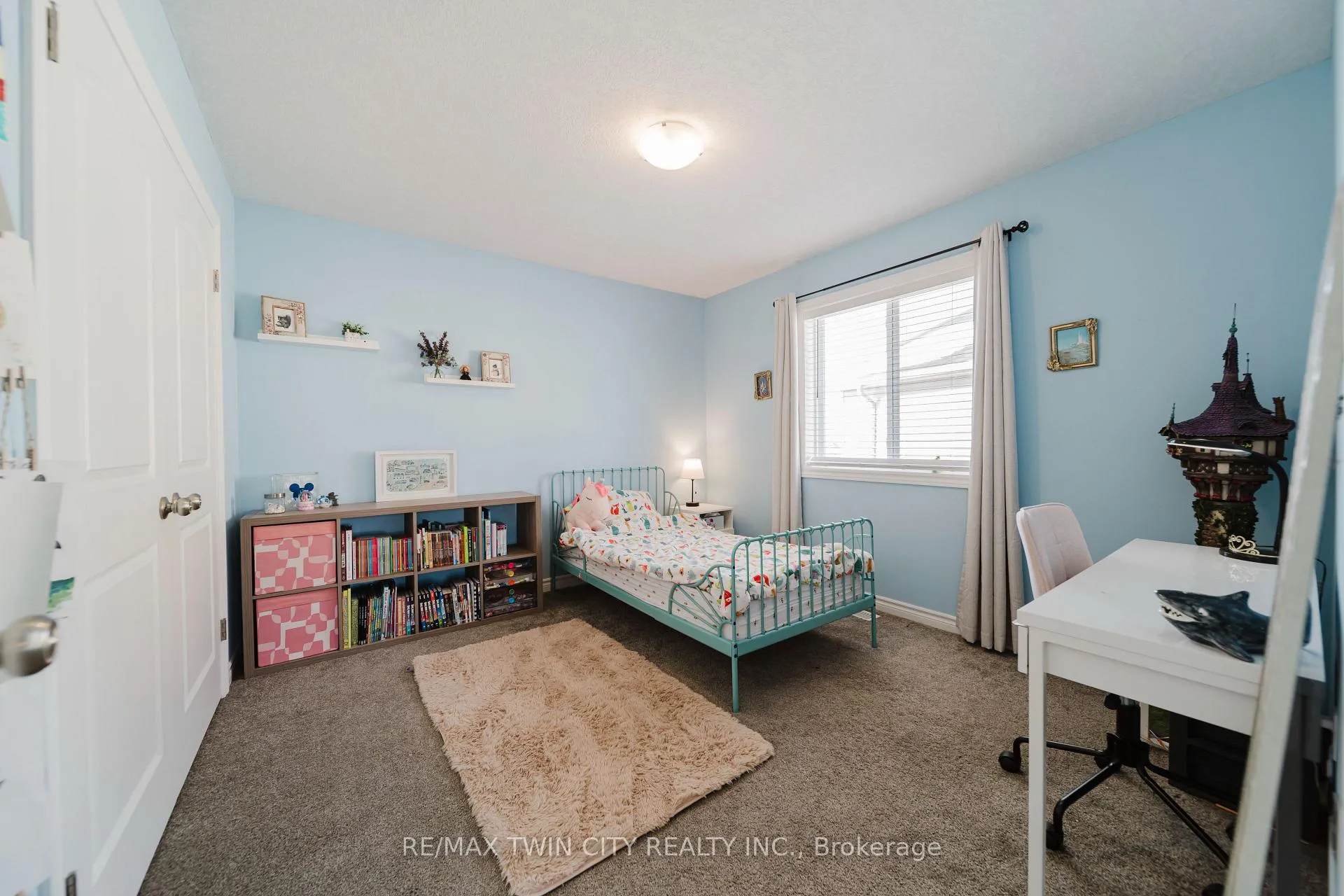 Photo 32 of 209 Ladyslipper Drive, Waterloo — HOMEH