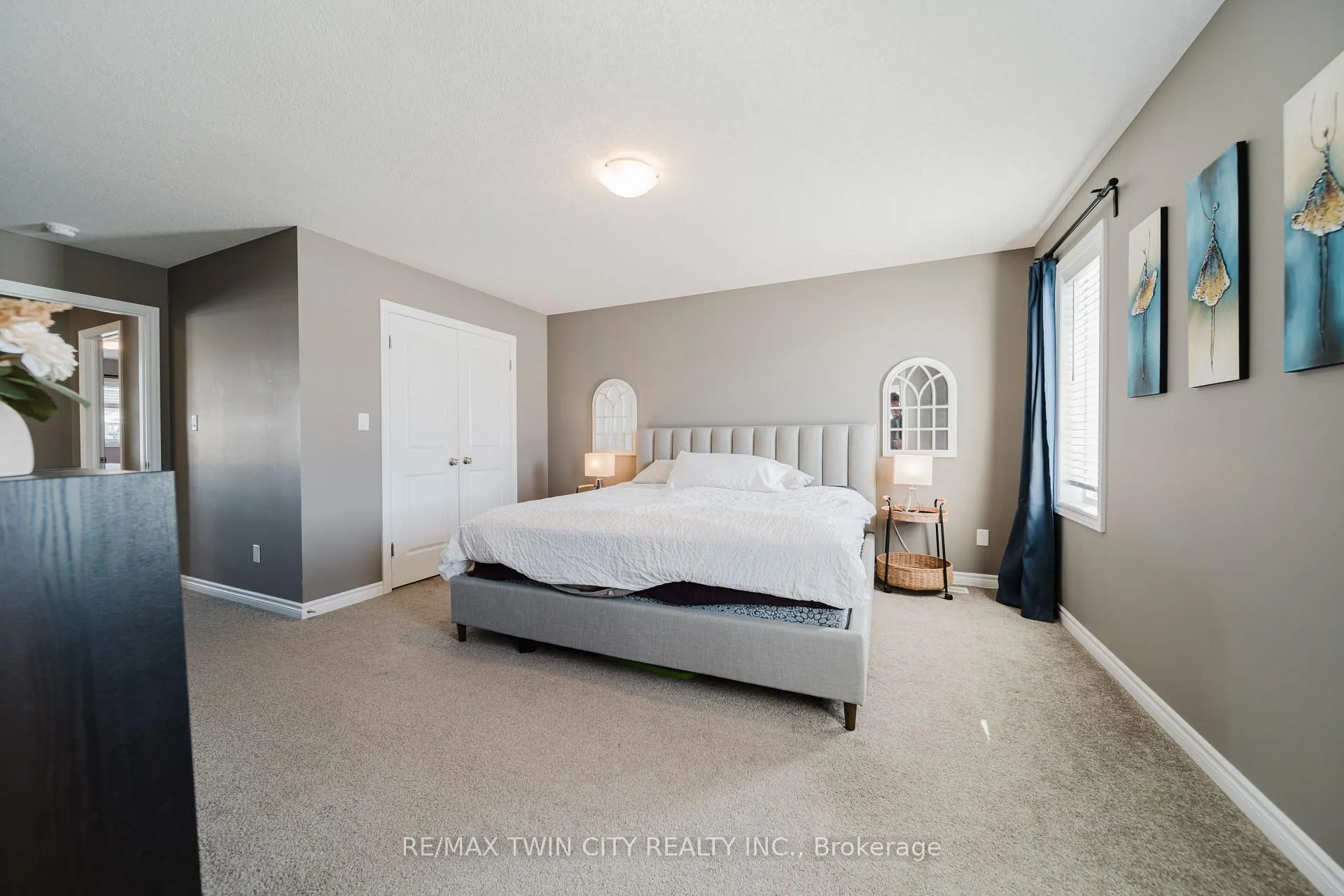 Photo 35 of 209 Ladyslipper Drive, Waterloo — HOMEH